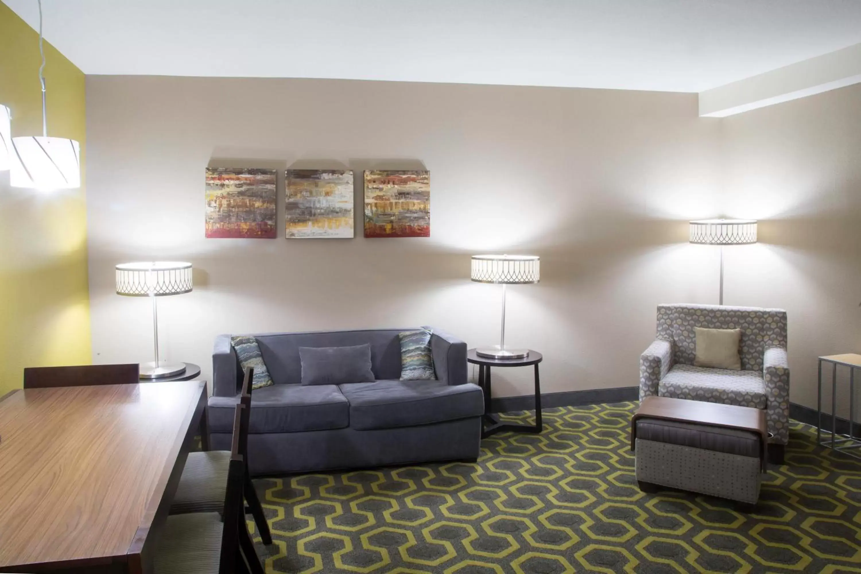 Living room, Seating Area in TownePlace Suites by Marriott Oxford