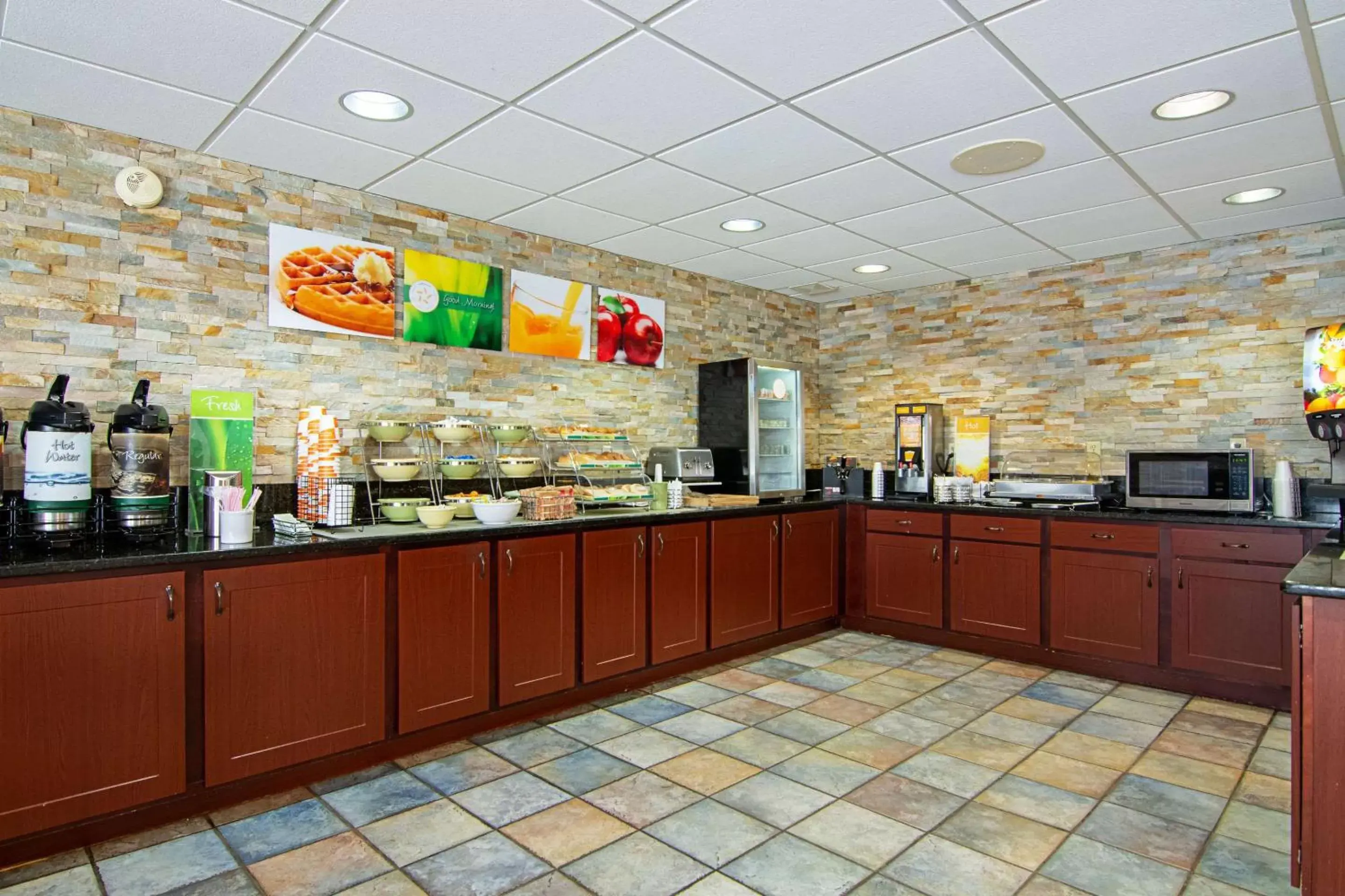 Restaurant/places to eat in Quality Inn Richburg