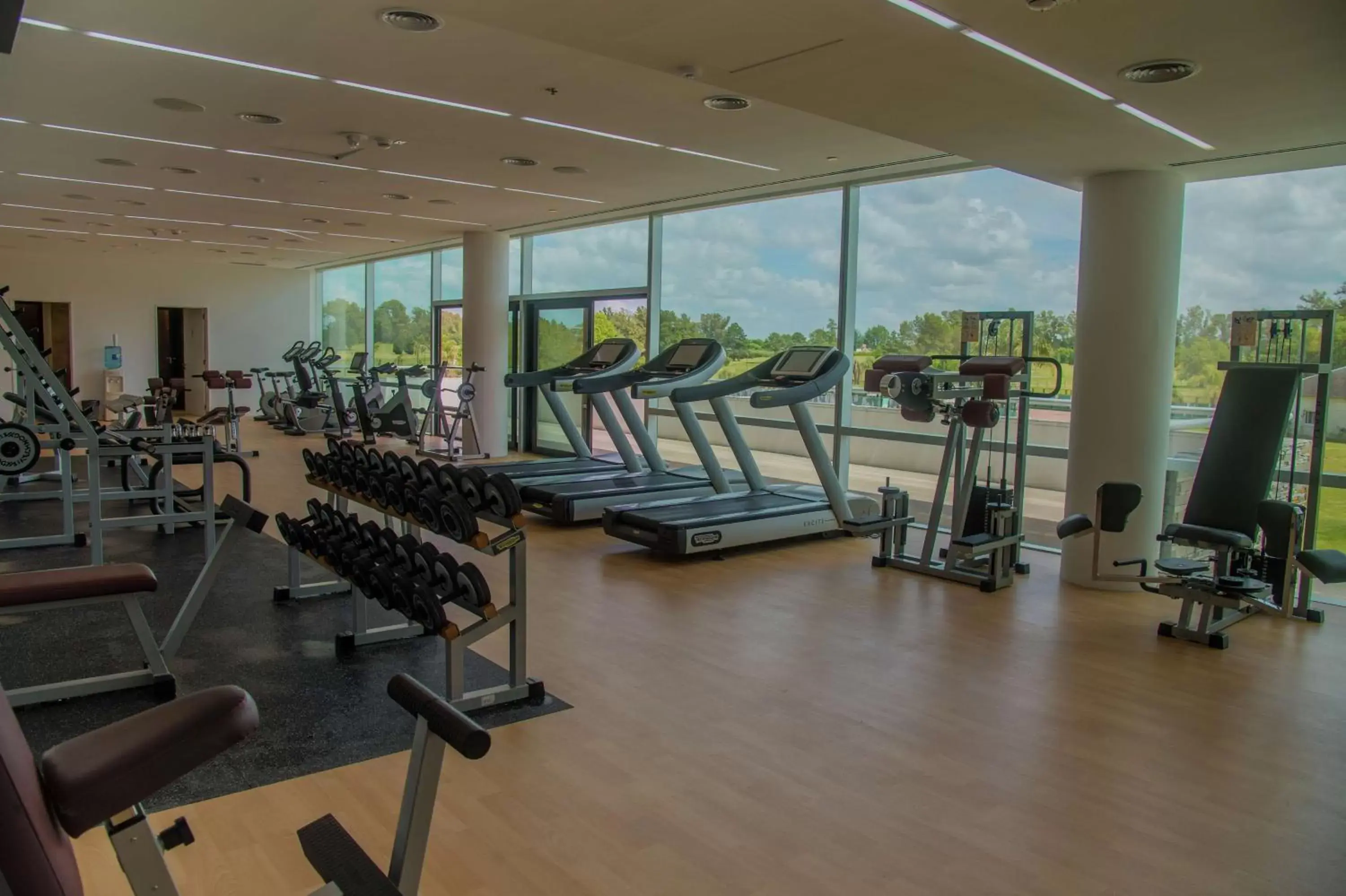 Fitness centre/facilities in Hilton Pilar Fitness centre/facilities in Hilton Pilar