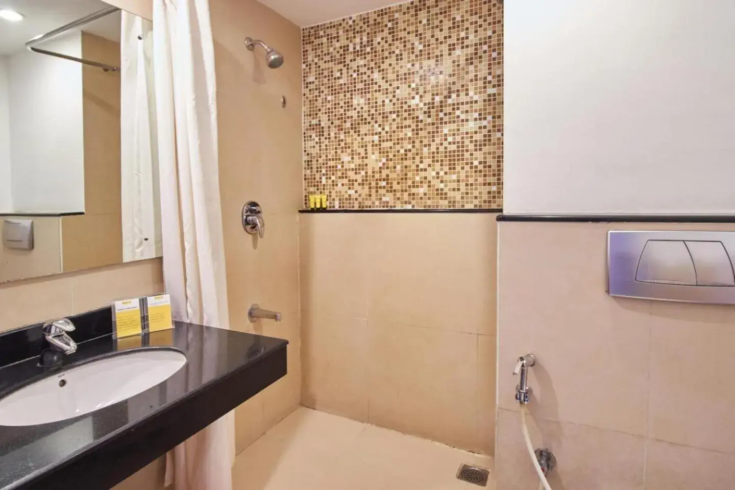 Toilet, Bathroom in Keys Select by Lemon Tree Hotels, Katti-Ma, Chennai