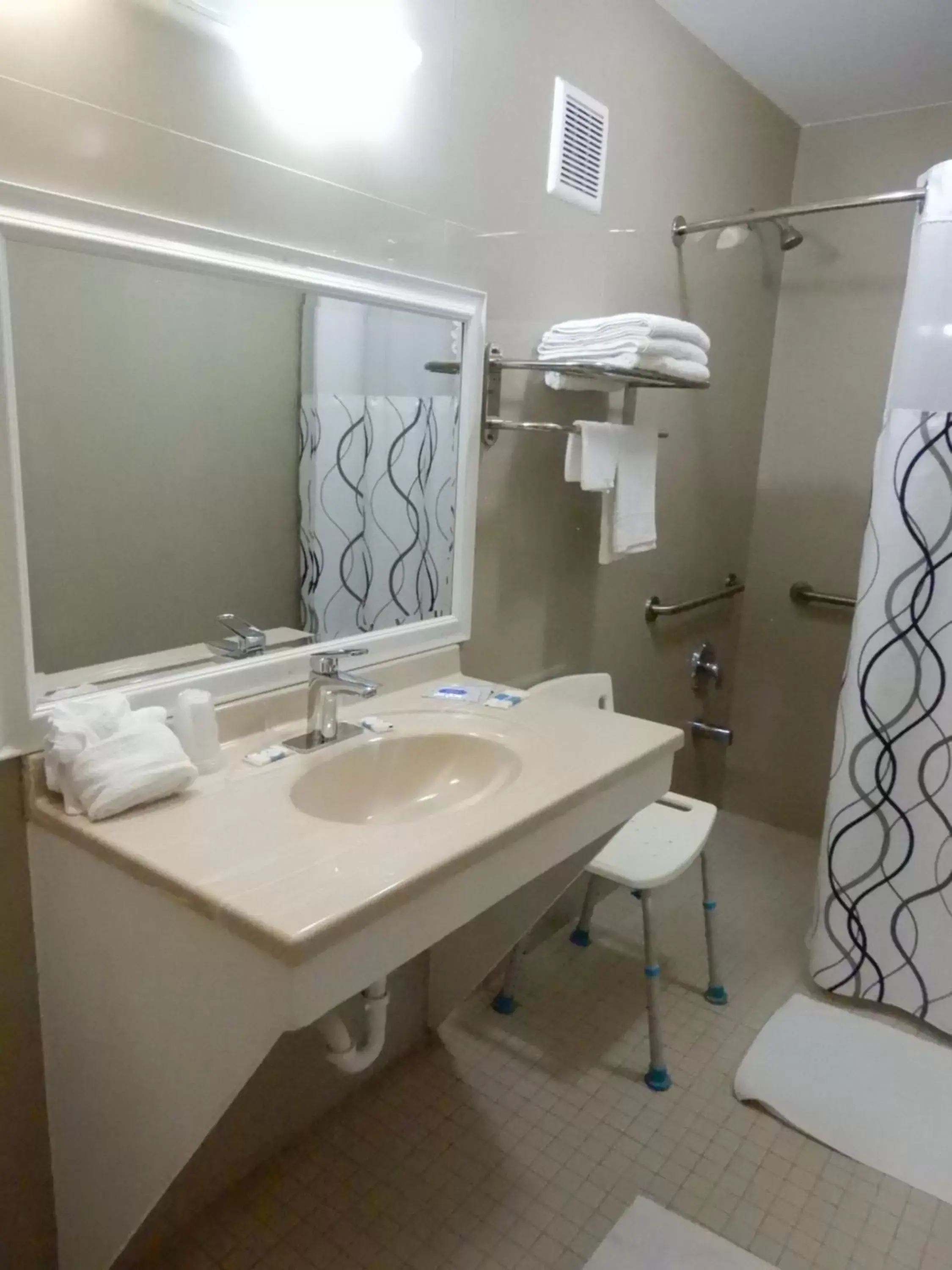 Shower, Bathroom in Siesta Inn McAllen