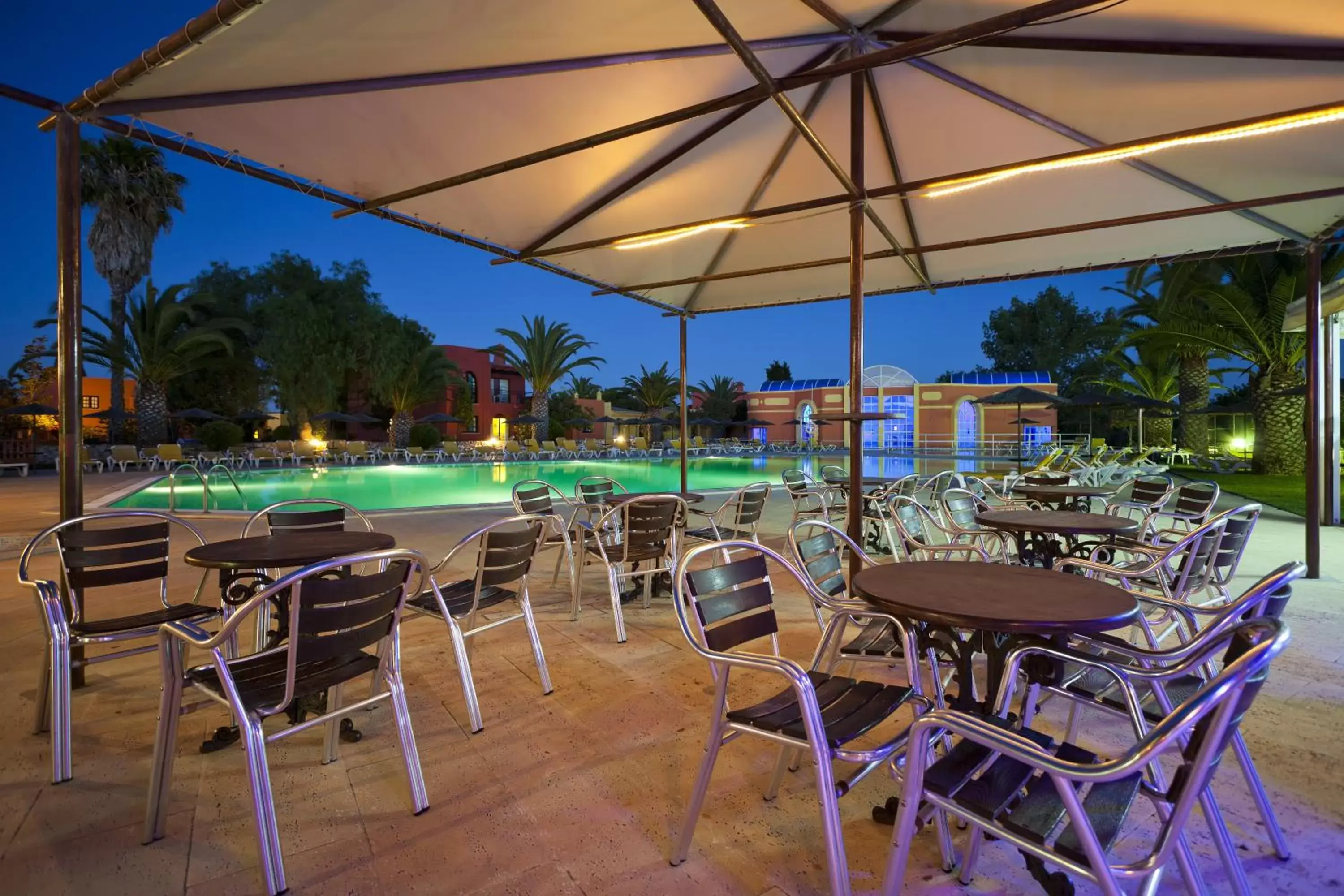 Swimming Pool in Colina Village