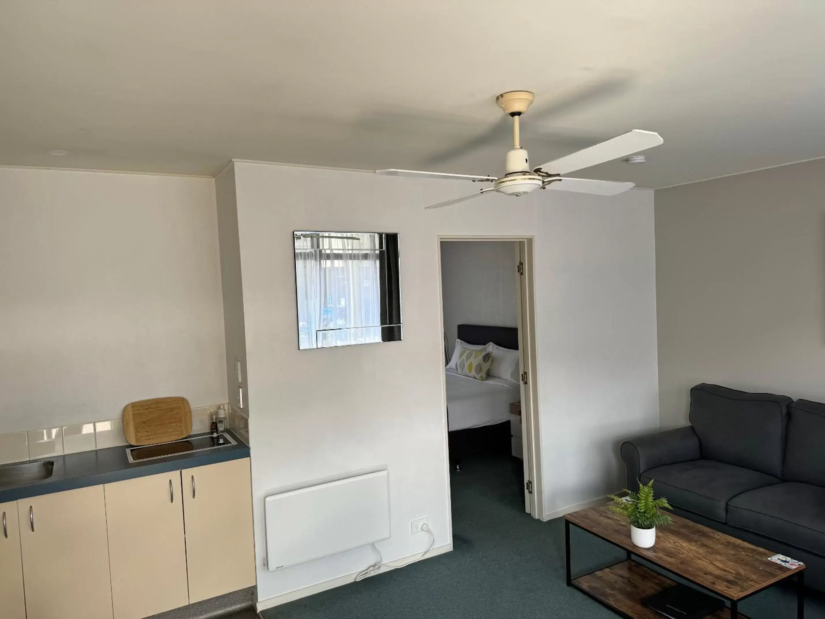 Bed, Seating Area in Academy Motor Inn