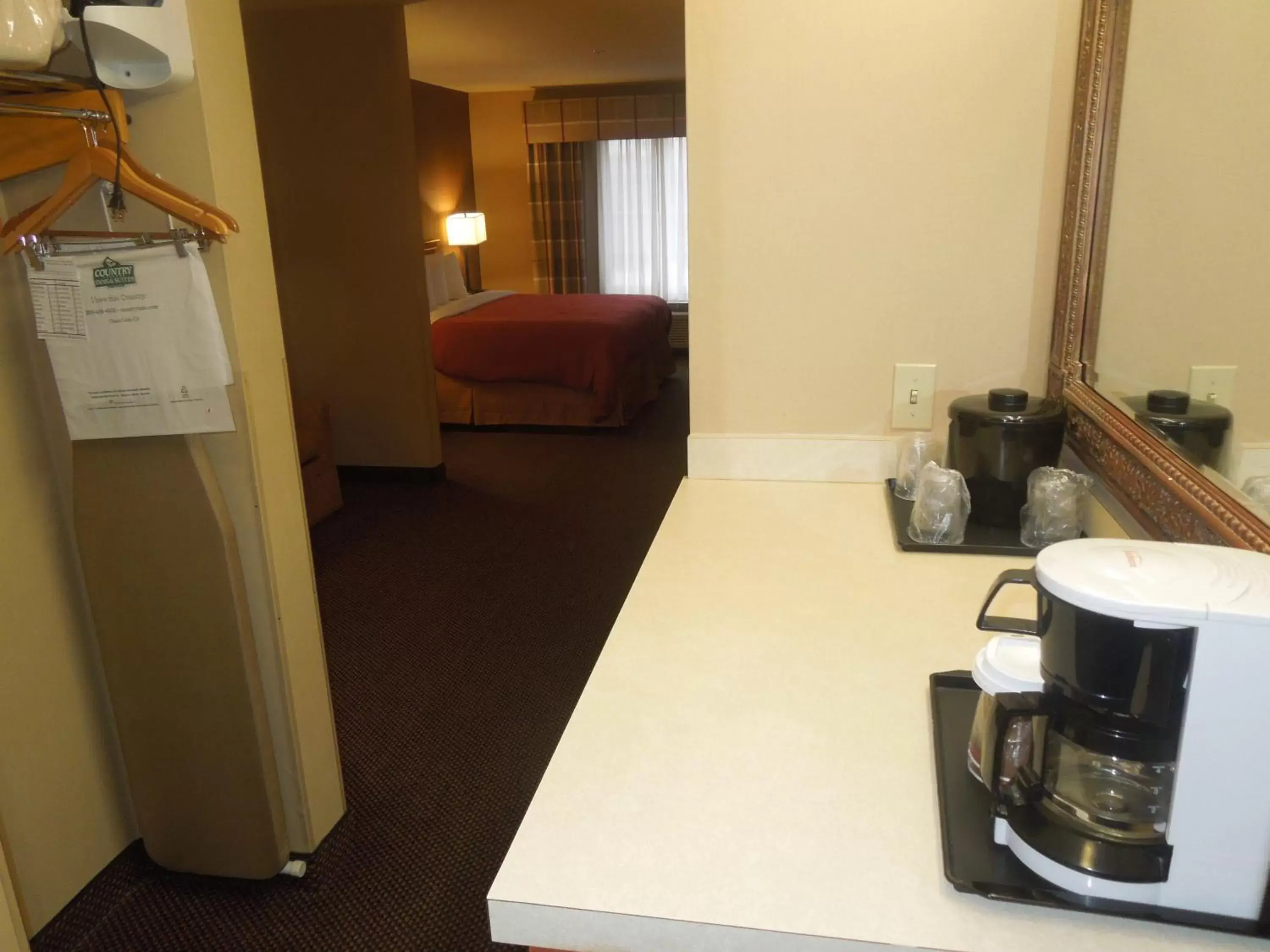 One-Bedroom King Suite - Accessible with Roll in Shower in Country Inn & Suites by Radisson, Bel Air/Aberdeen, MD One-Bedroom King Suite - Accessible with Roll in Shower in Country Inn & Suites by Radisson, Bel Air/Aberdeen, MD