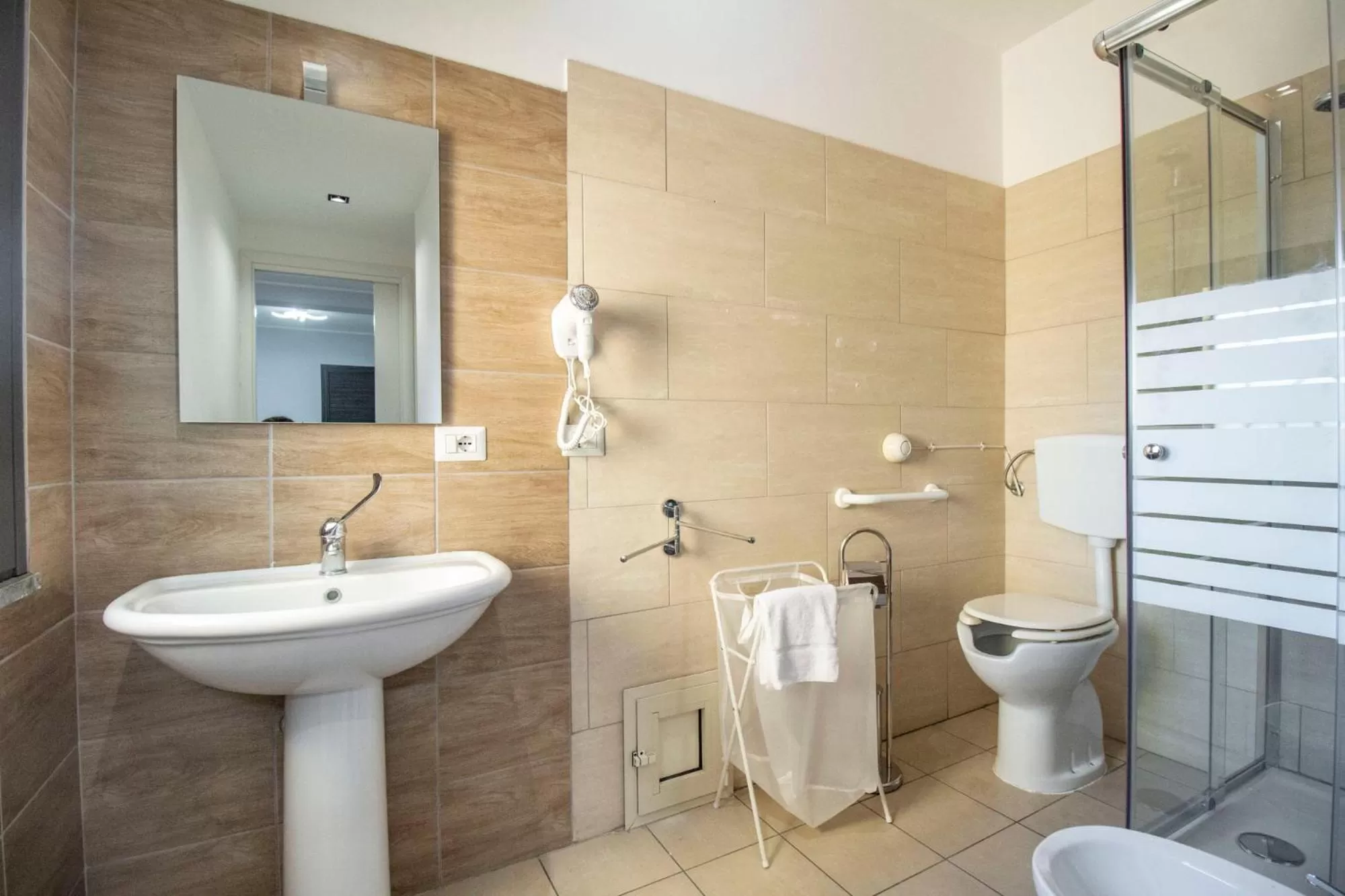 Royal Playa Suite and Apartament -private parking- self chek out