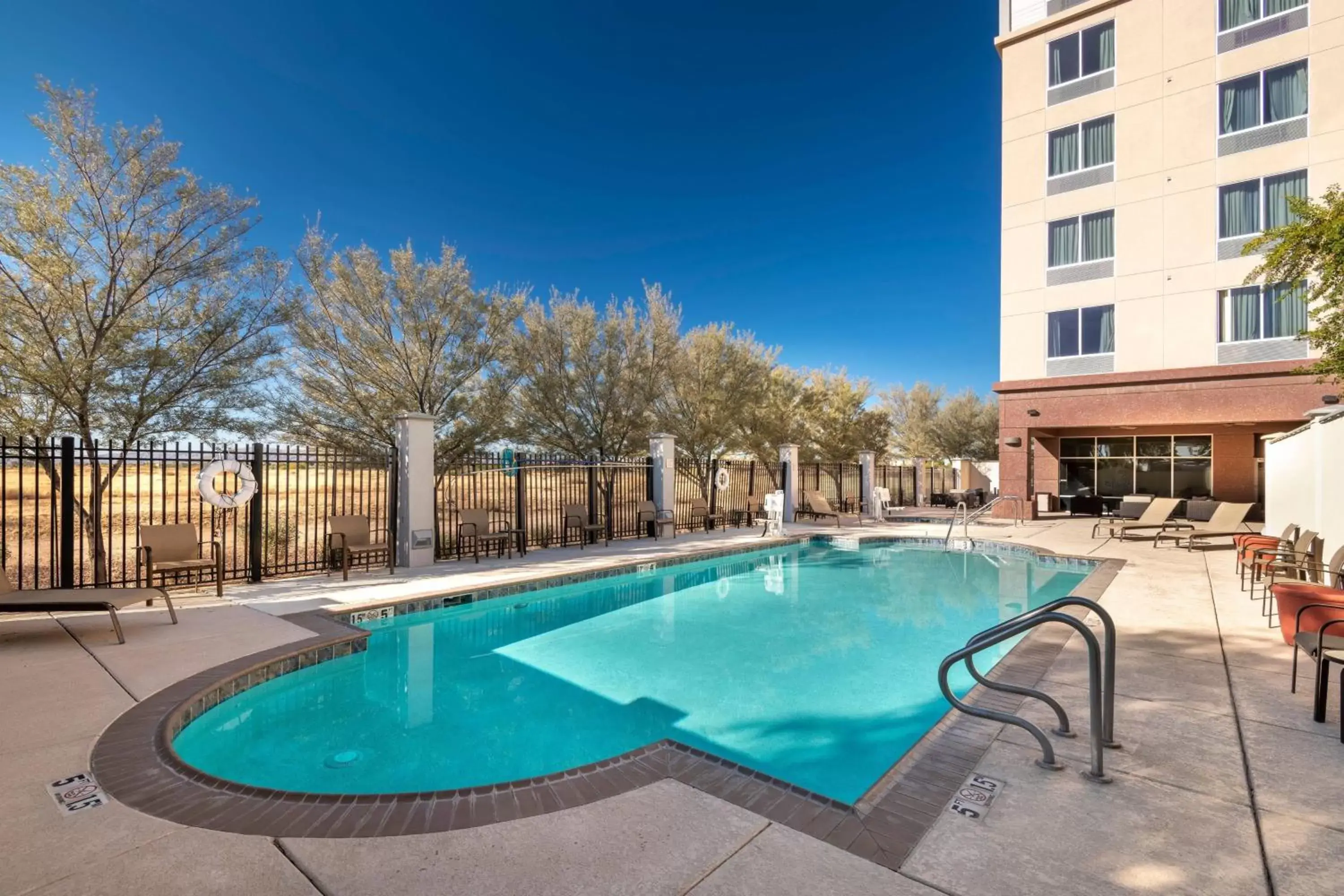 Swimming Pool in Courtyard Phoenix Chandler/Fashion Center