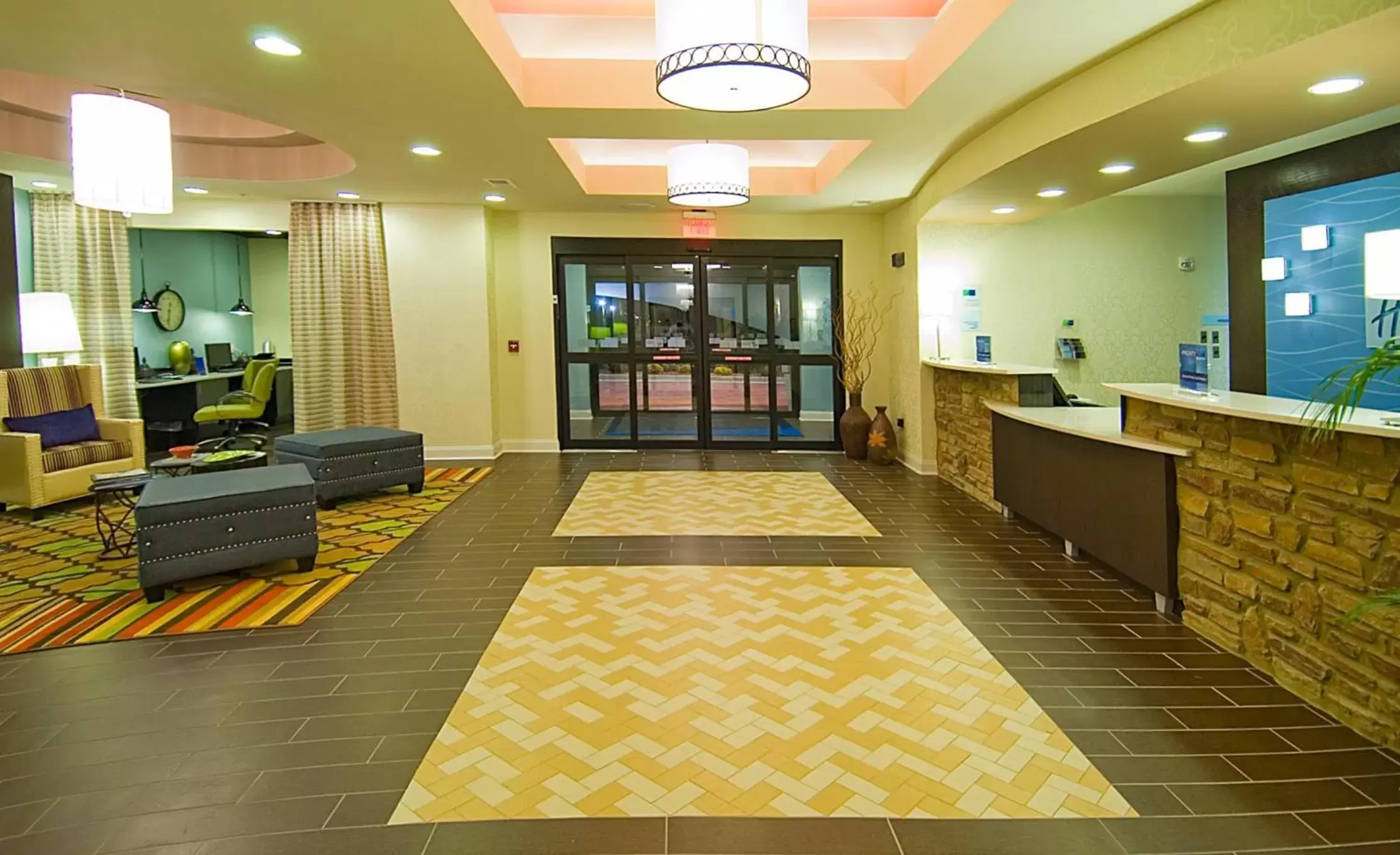 Property building, Lobby/Reception in Holiday Inn Express Fulton, an IHG Hotel