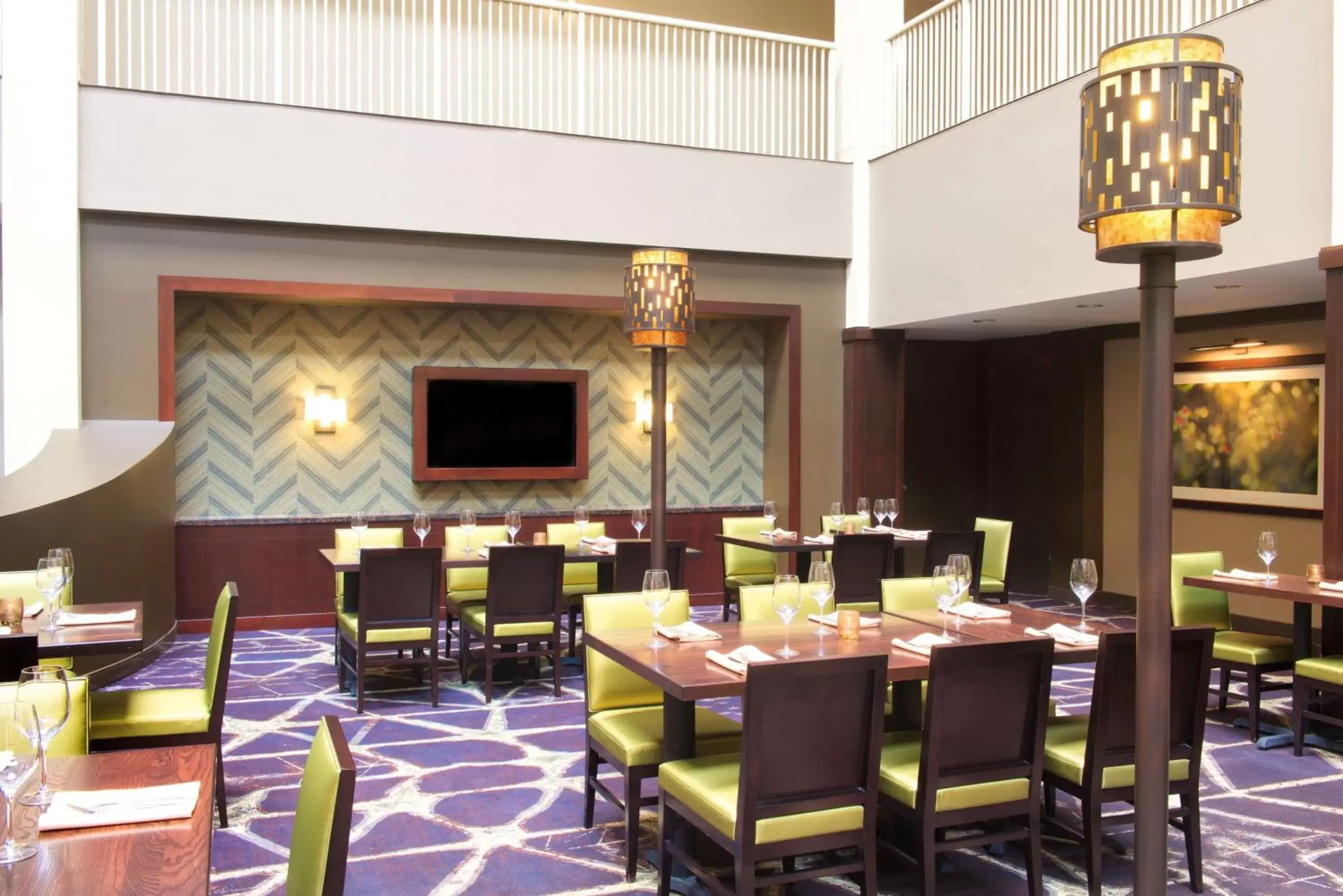 Restaurant/Places to Eat in Embassy Suites by Hilton Philadelphia Airport