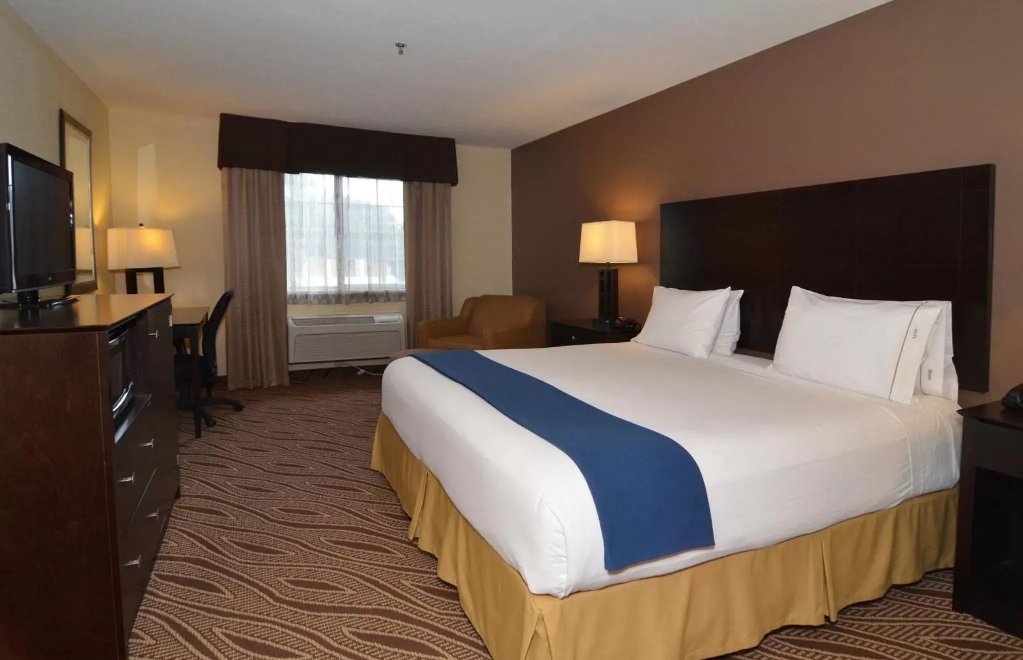 Photo of the whole room, Bed in Holiday Inn Express Hotel & Suites San Antonio-Airport North, an IHG Hotel