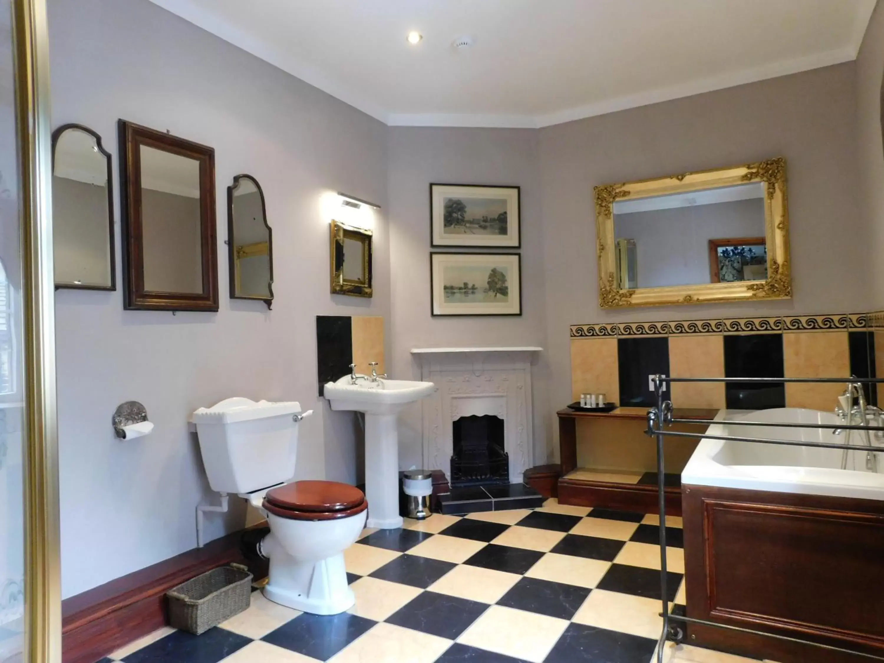 Bathroom in The Old Registry, Bar & rooms