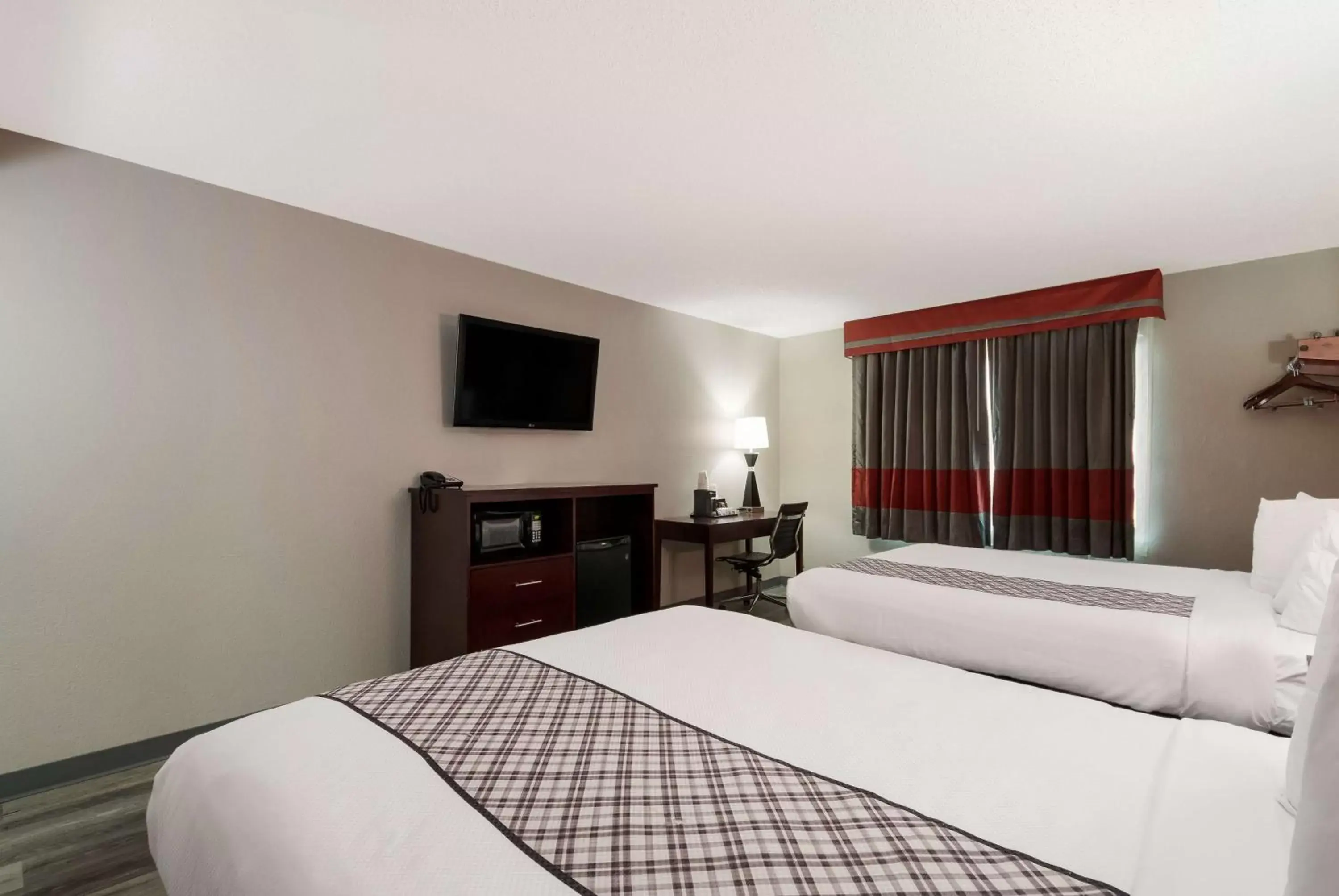 Bedroom, Bed in SureStay Plus Hotel by Best Western San Antonio North