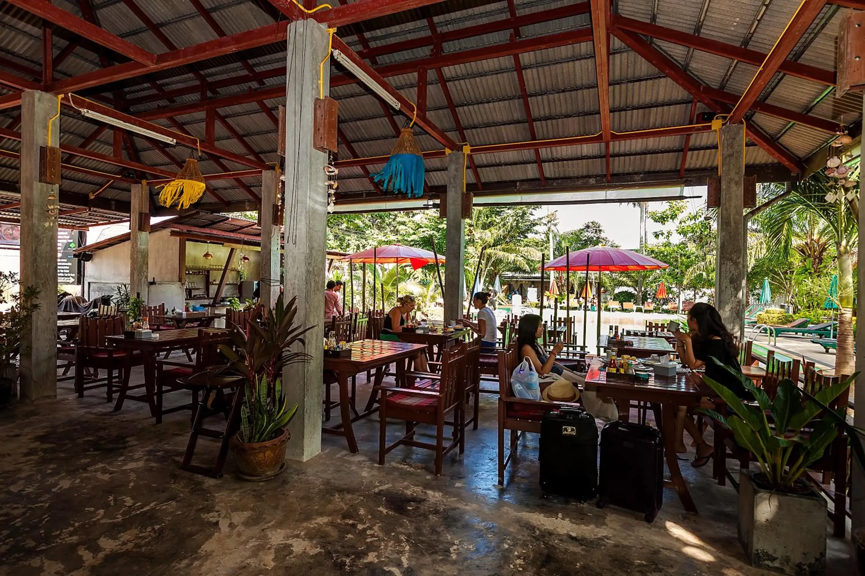 Restaurant/Places to Eat in Lanta Klong Nin Beach Resort