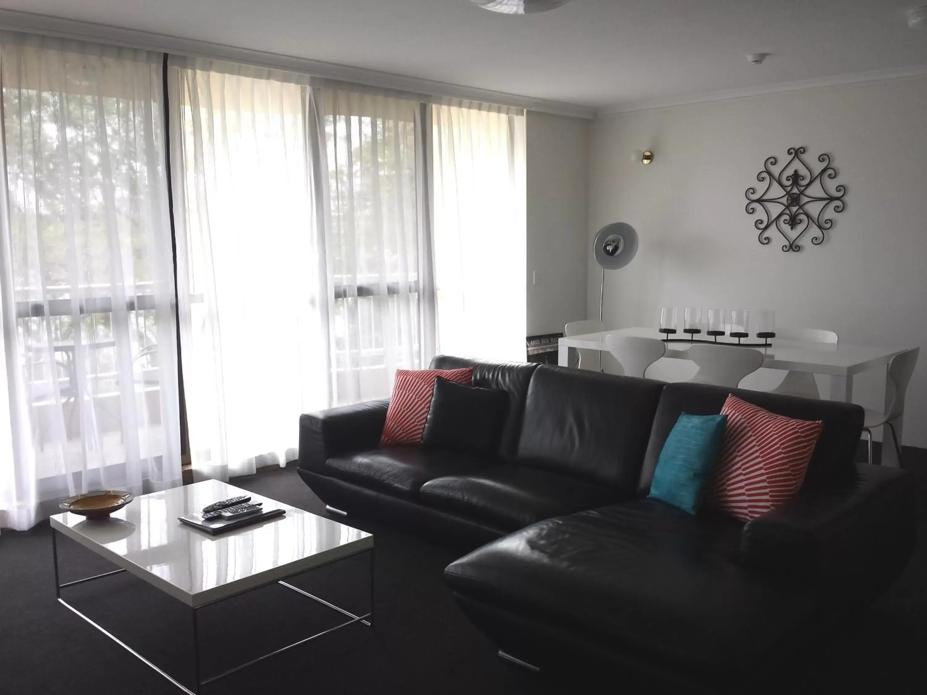 Day, Lounge/Bar in Kirribilli Apartments