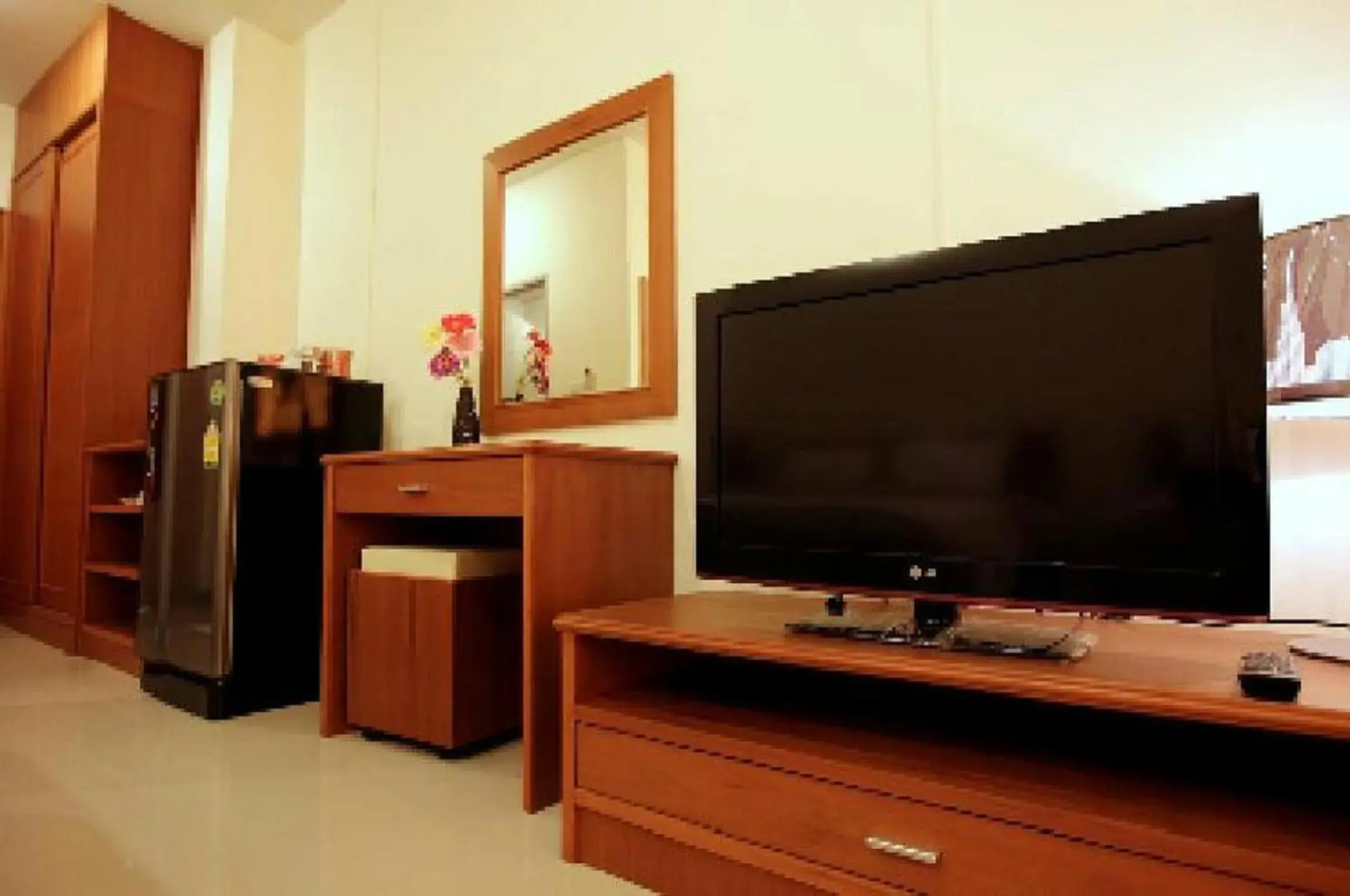 TV and multimedia, TV/Entertainment Center in Rafael Hotel and Mansion Bangkok - SHA Extra Plus Certified
