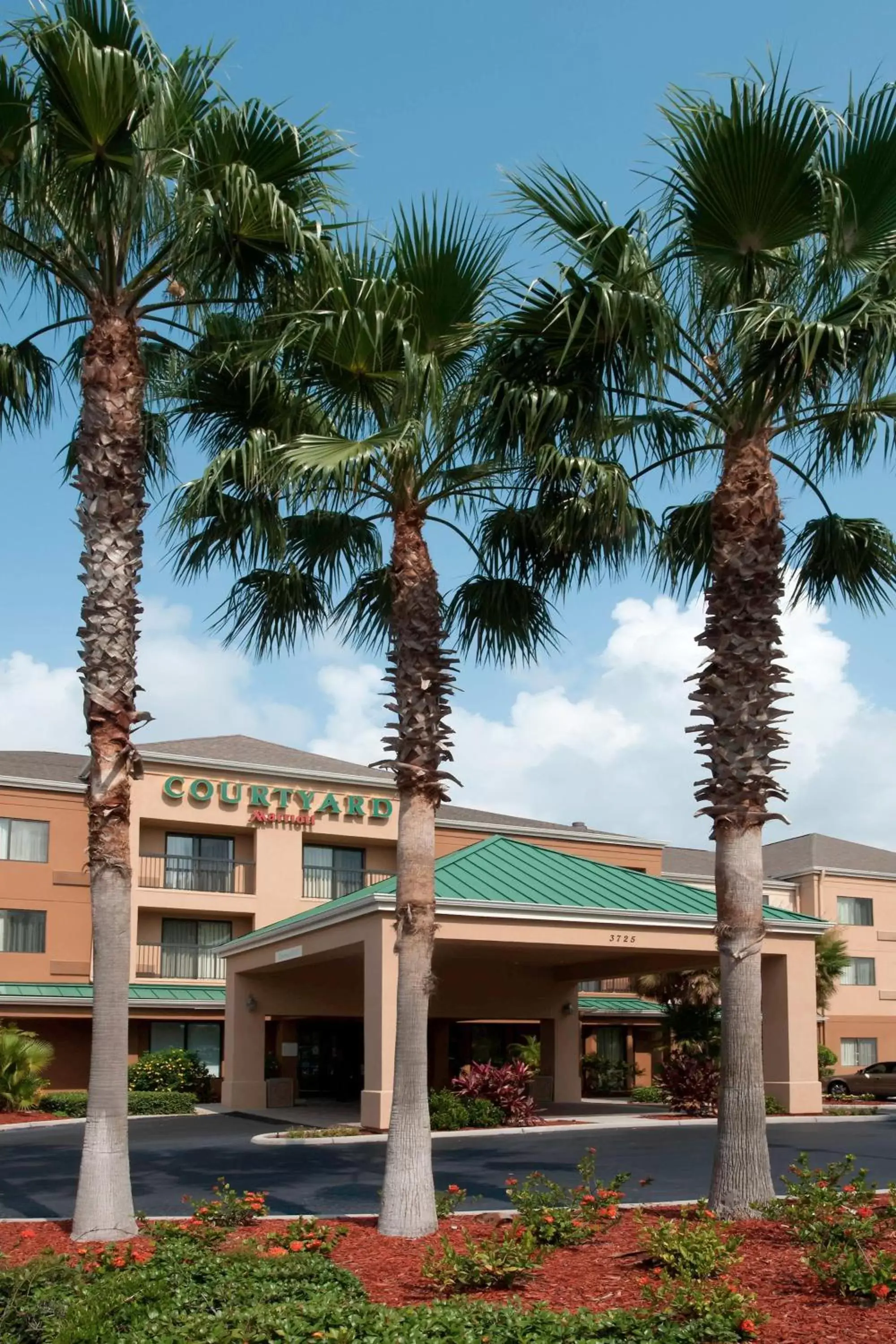 Property Building in Courtyard by Marriott Lakeland