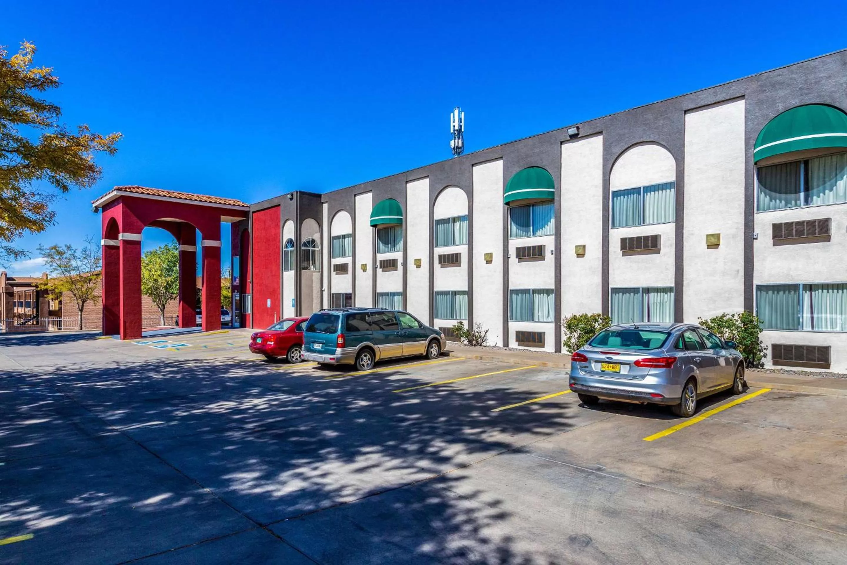 Property building in Econo Lodge Inn & Suites Albuquerque East I-40 Eubank Exit