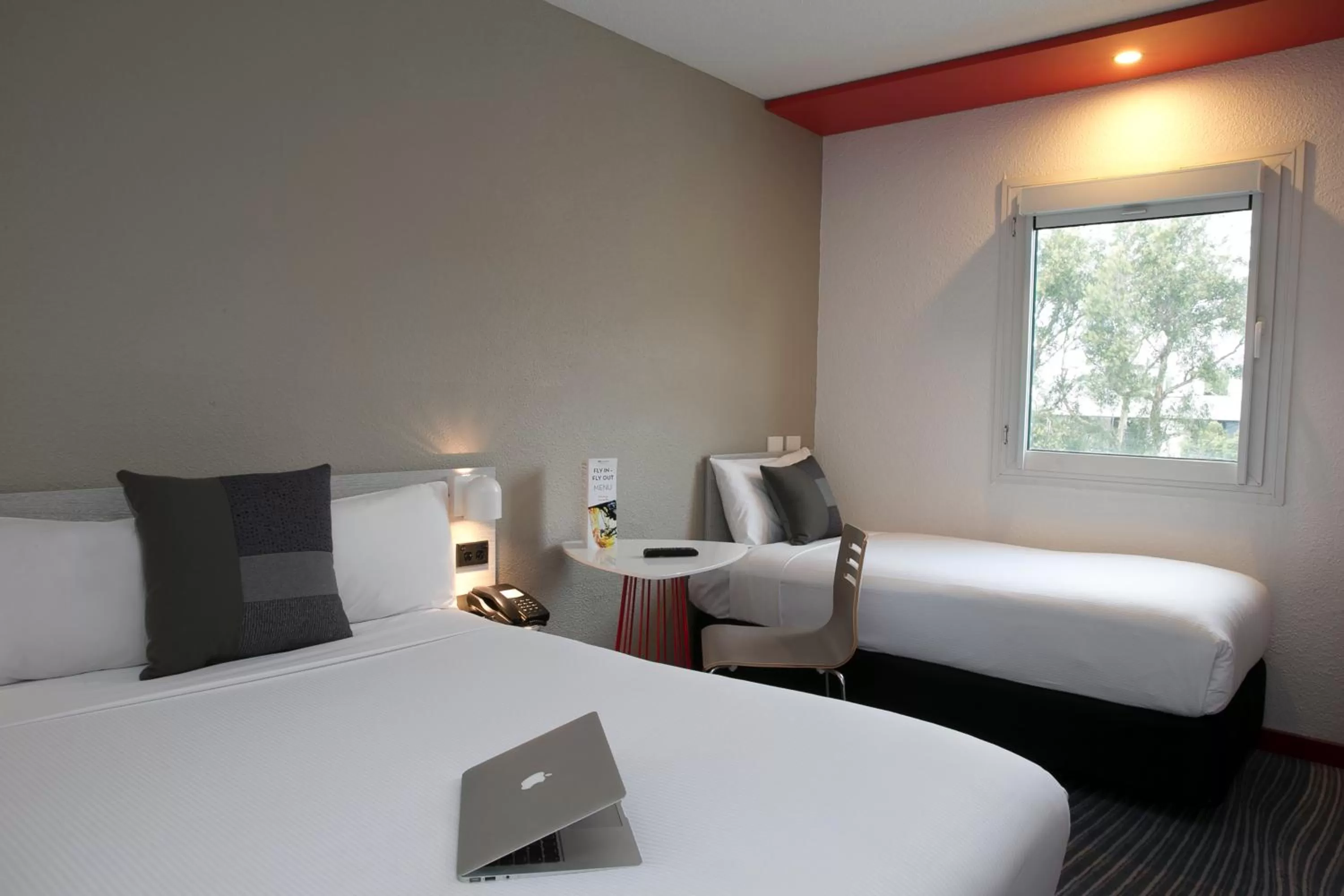 Photo of the whole room, Bed in ibis Sydney Airport