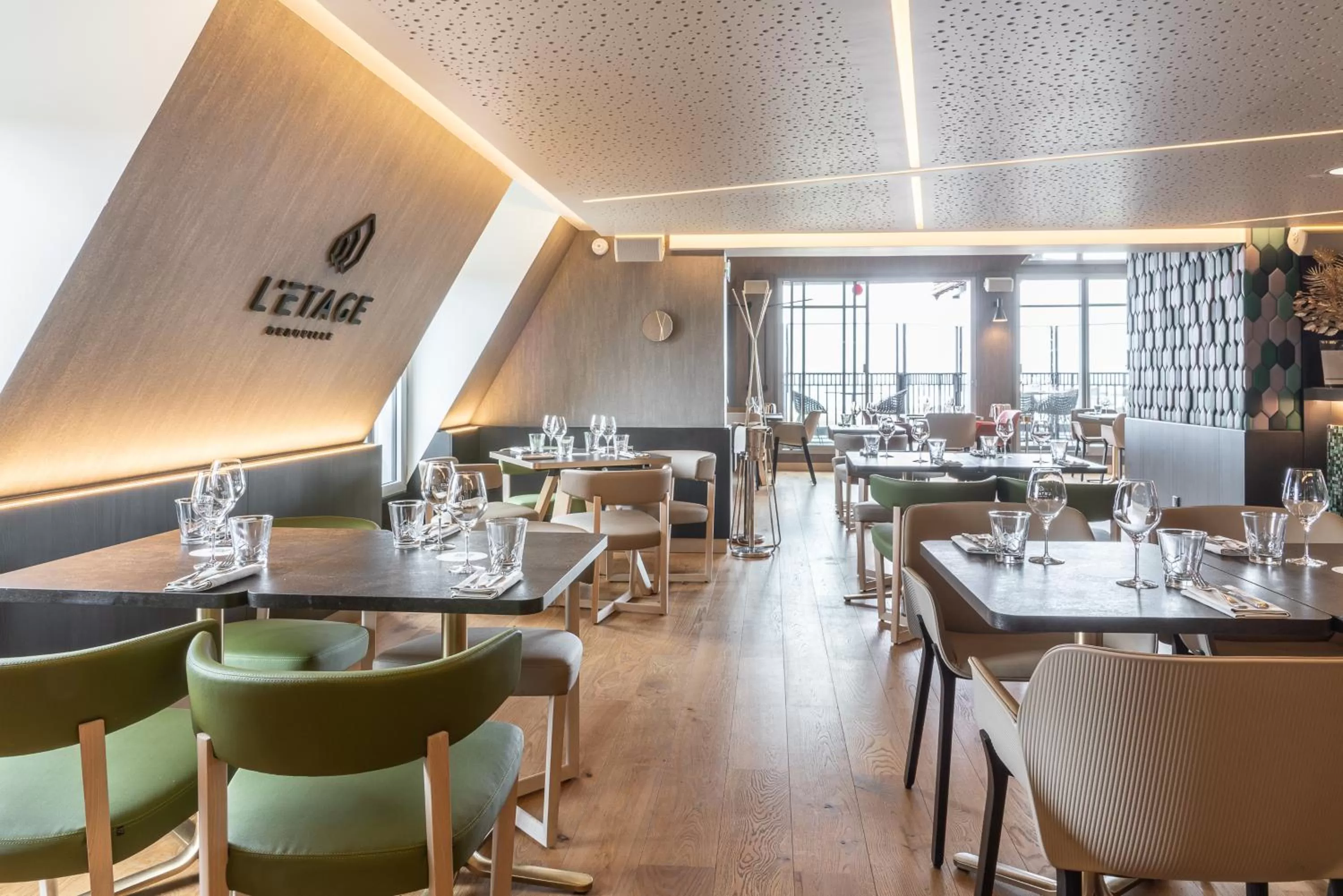 Restaurant/places to eat in Novotel Deauville Plage