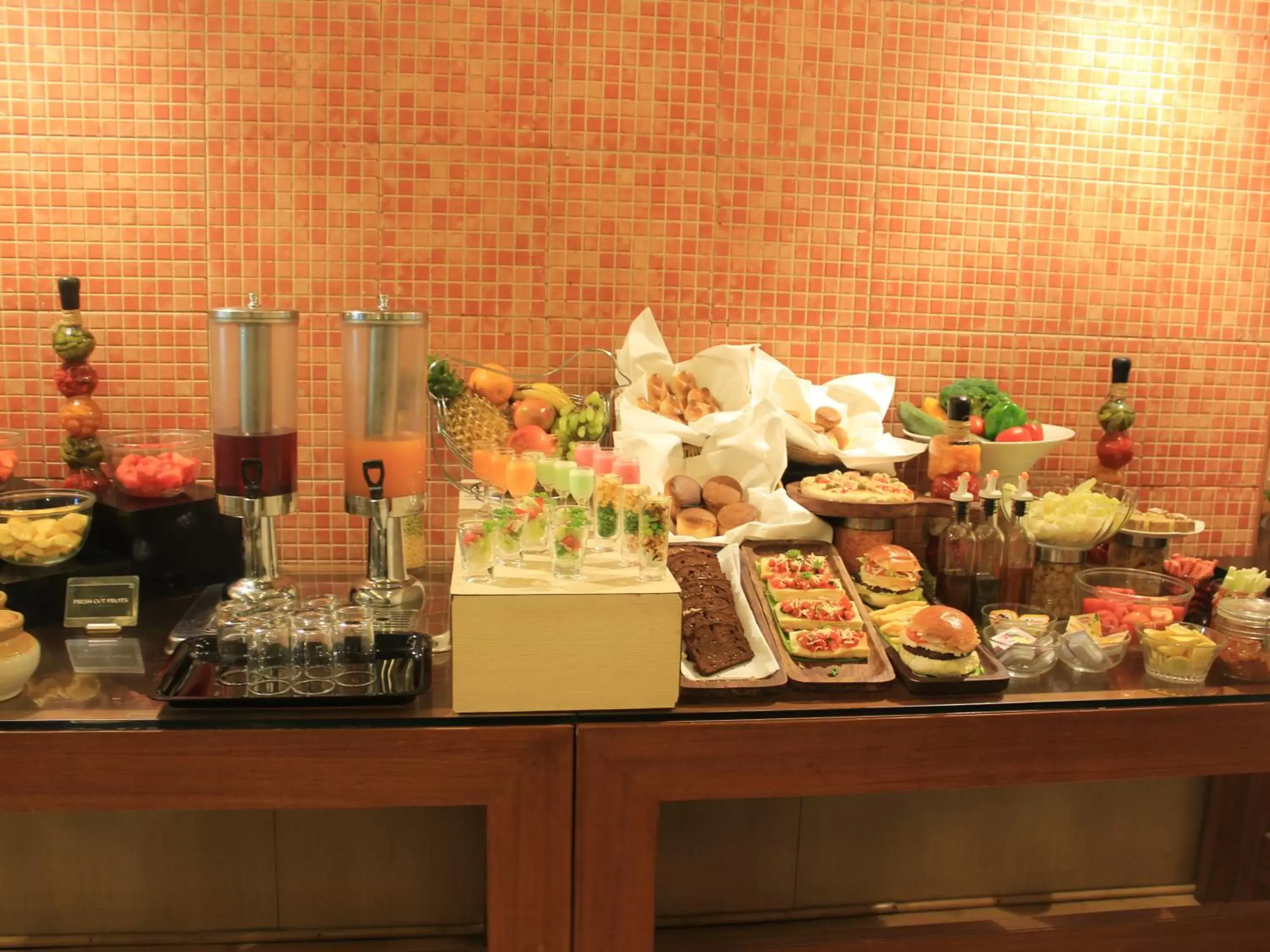 Breakfast, Food in Hotel Park Central Comfort- E- Suites