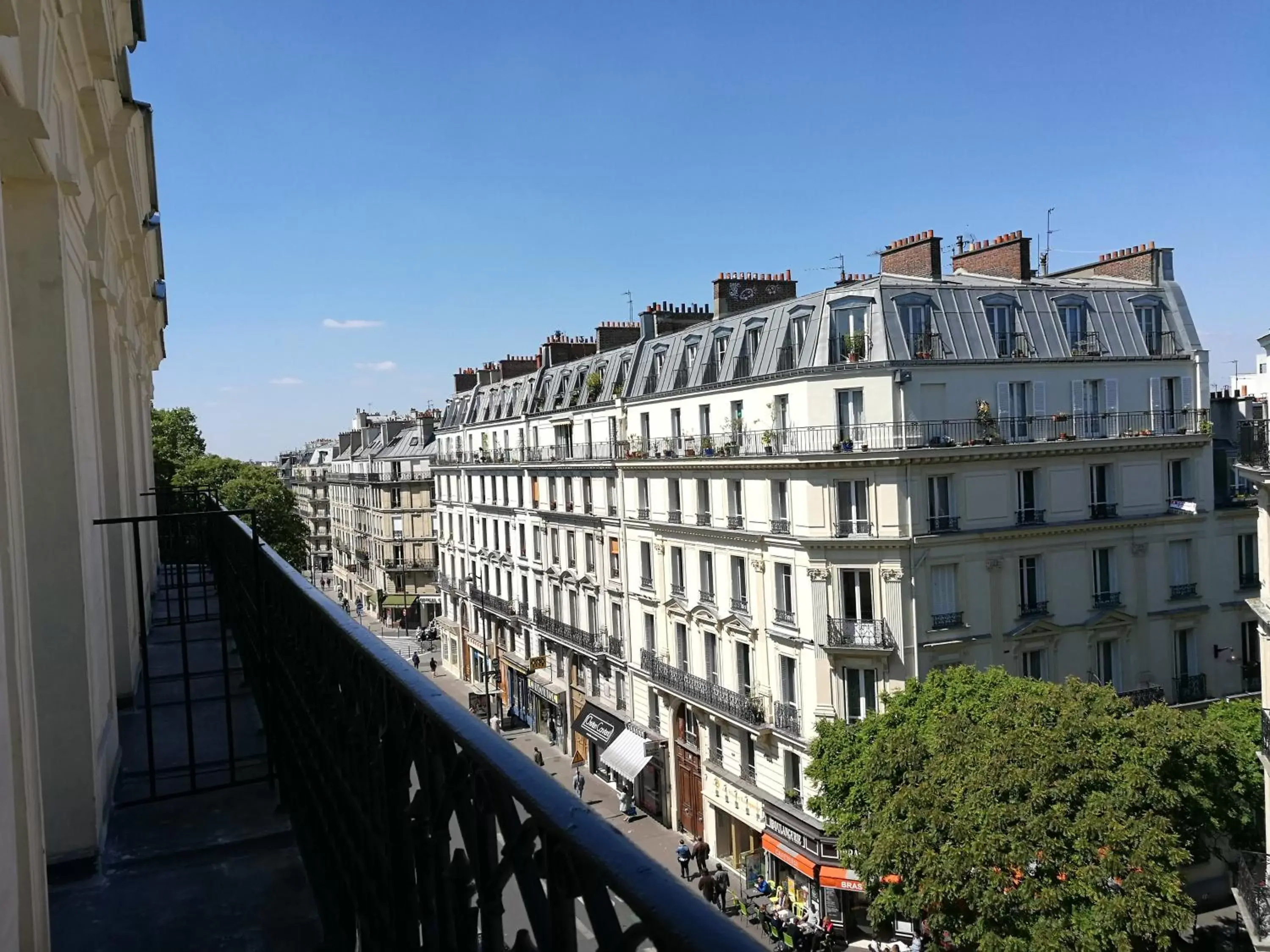 City view in Hotel Claude Bernard Saint-Germain