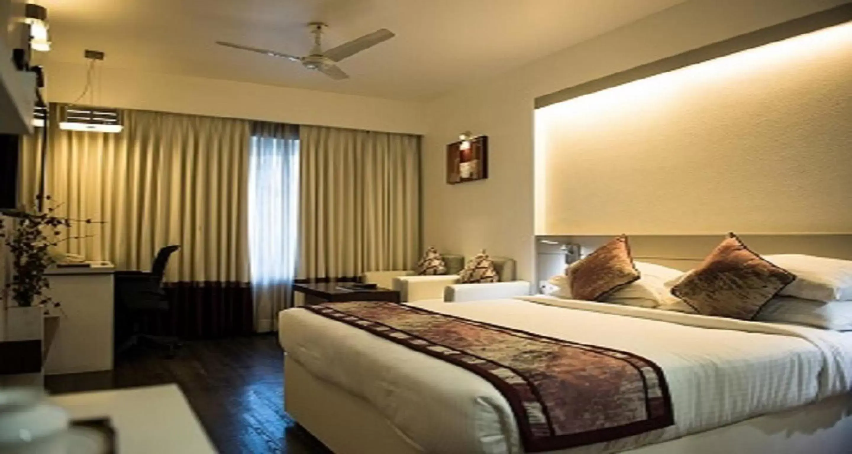 Coffee/tea facilities, Bed in Sayaji Indore