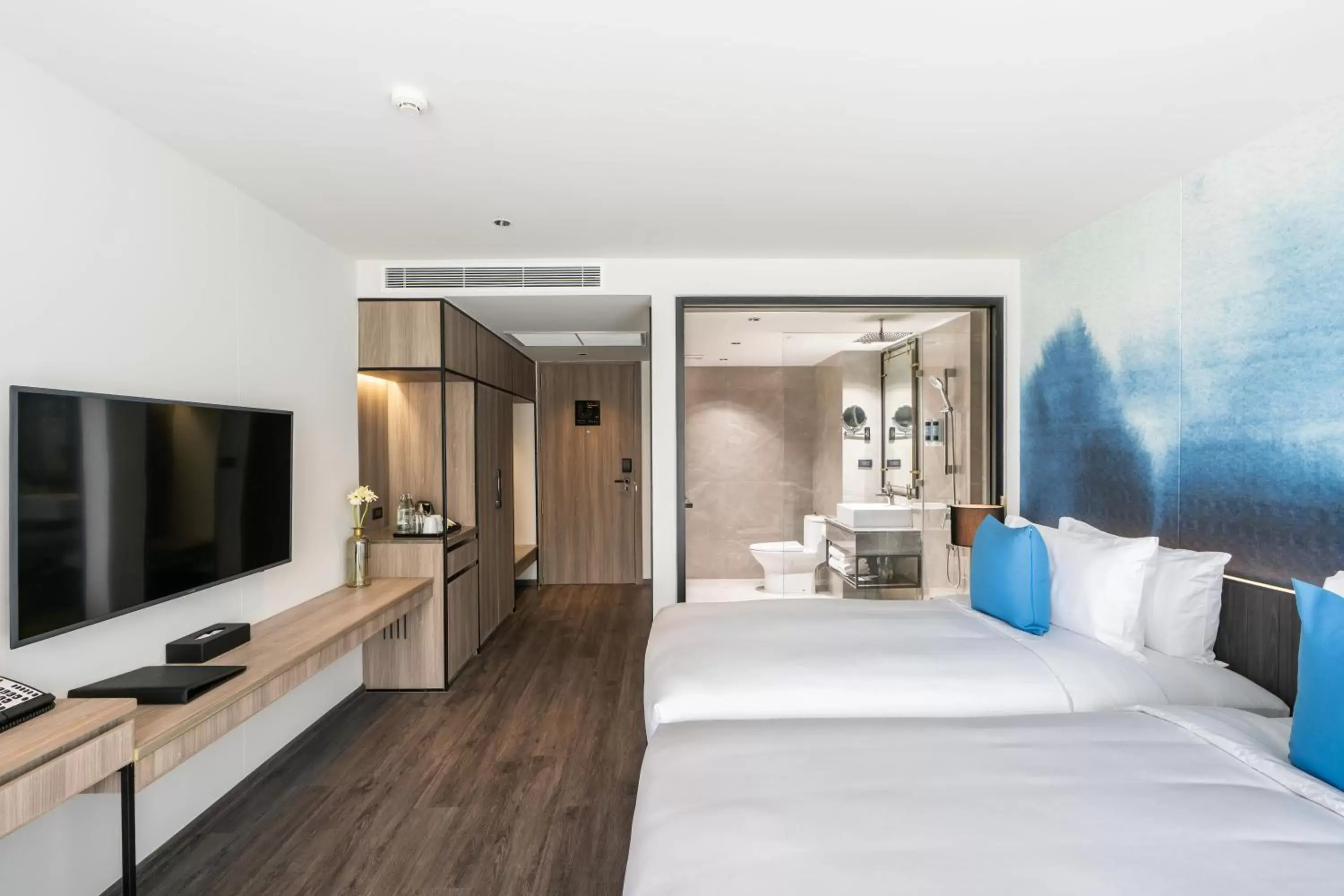 Bedroom, TV/Entertainment Center in Best Western Plus Nexen Pattaya