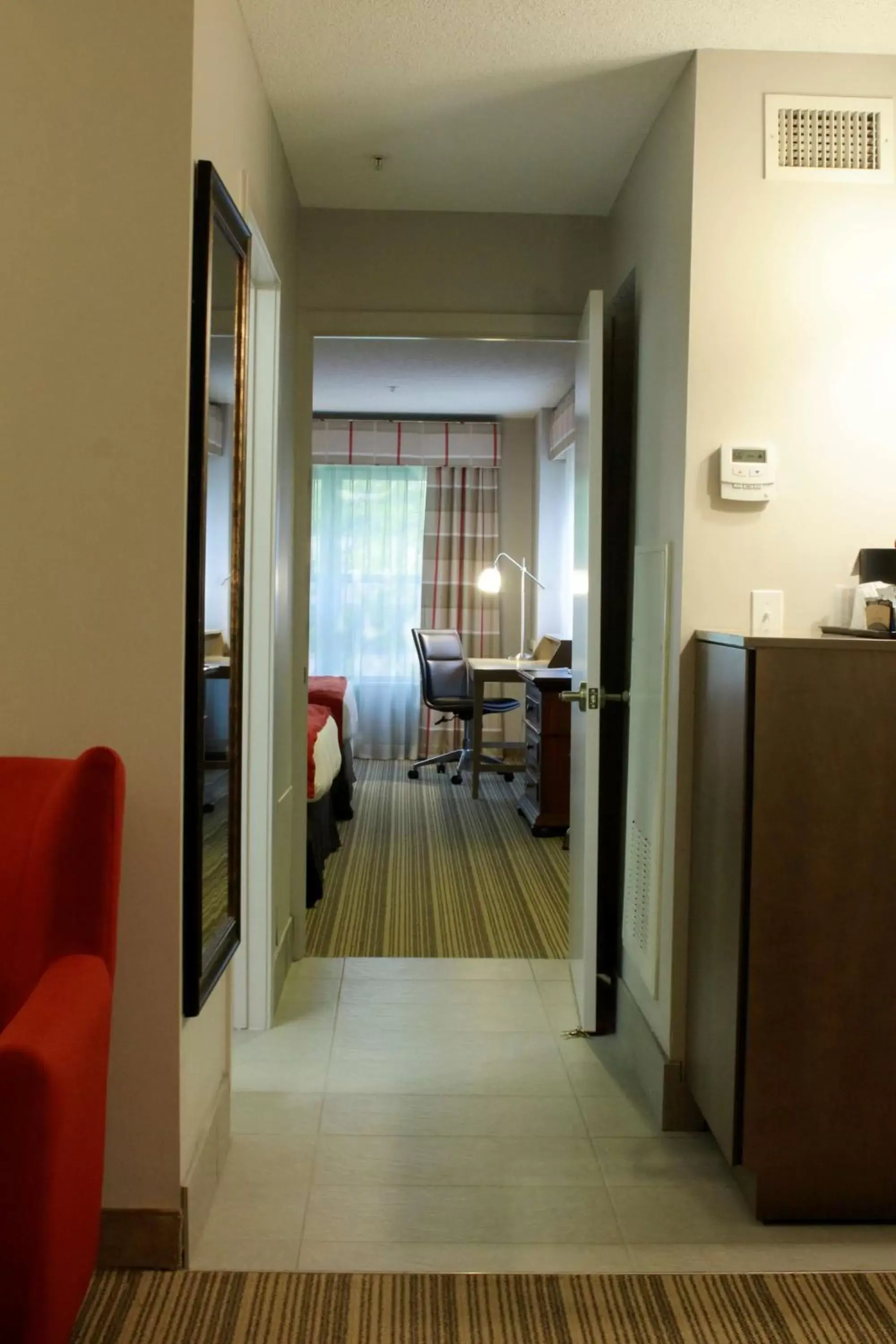 Photo of the whole room, Kitchen/Kitchenette in Country Inn & Suites by Radisson, Annapolis, MD