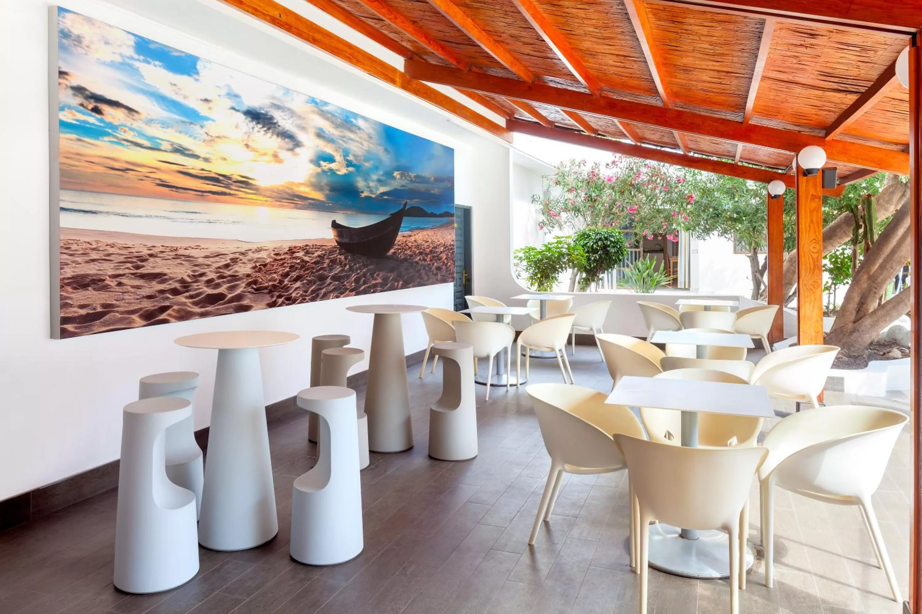 Food and drinks in Aguamar Apartamentos, Los Cristianos Downtown