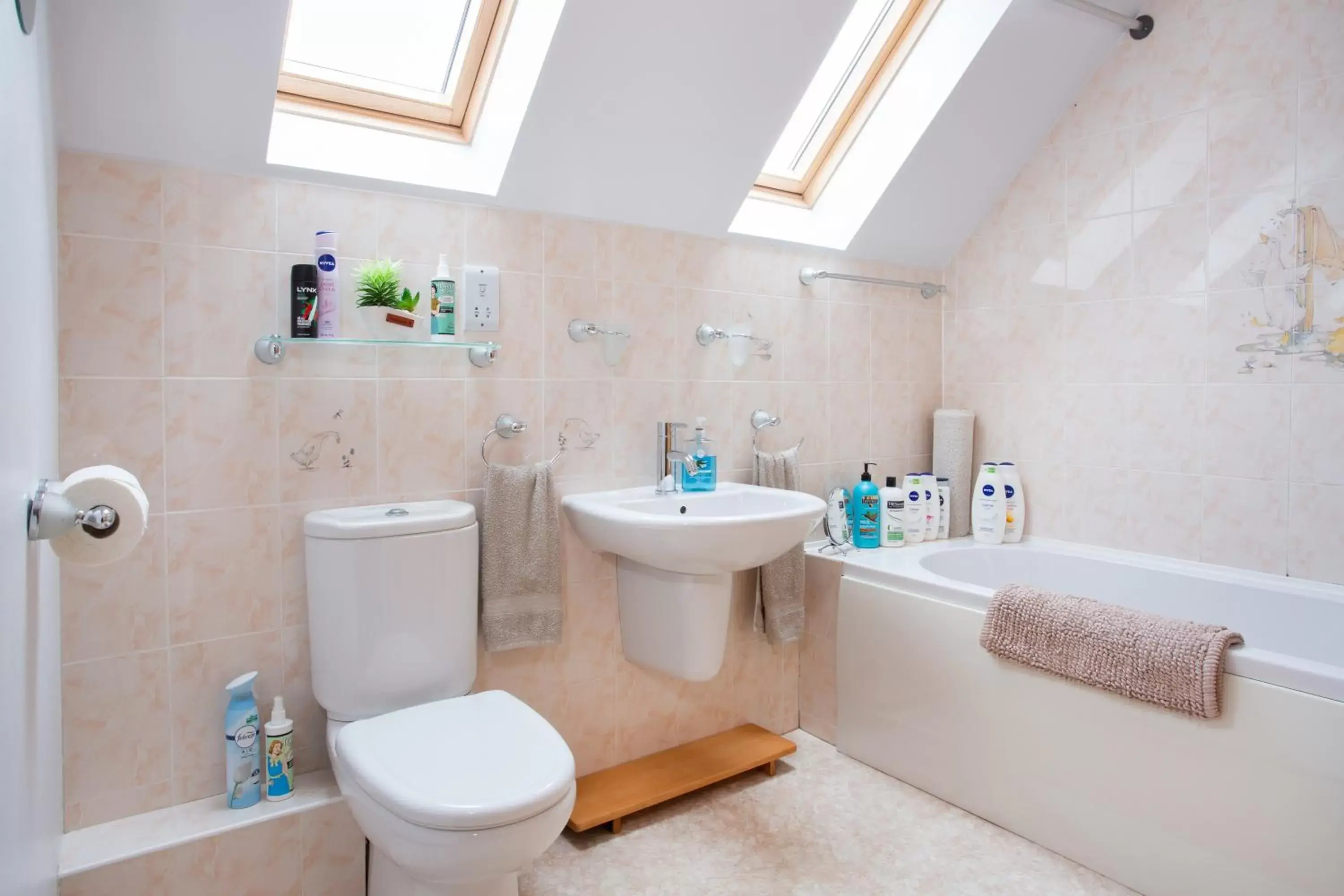 Shower, Bathroom in Beechwood Lodge