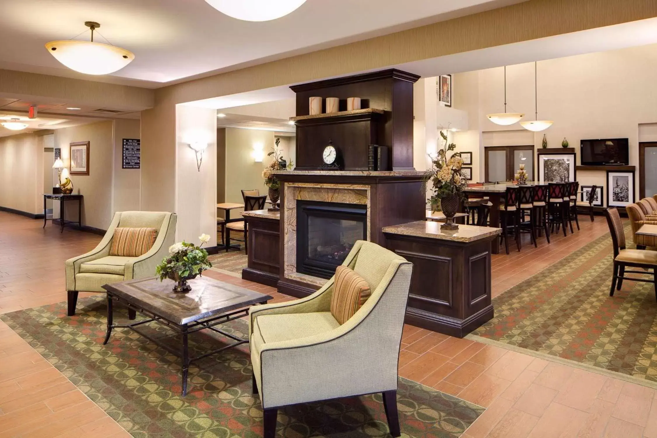 Lobby or reception, Seating Area in Hampton Inn & Suites Chicago/Saint Charles