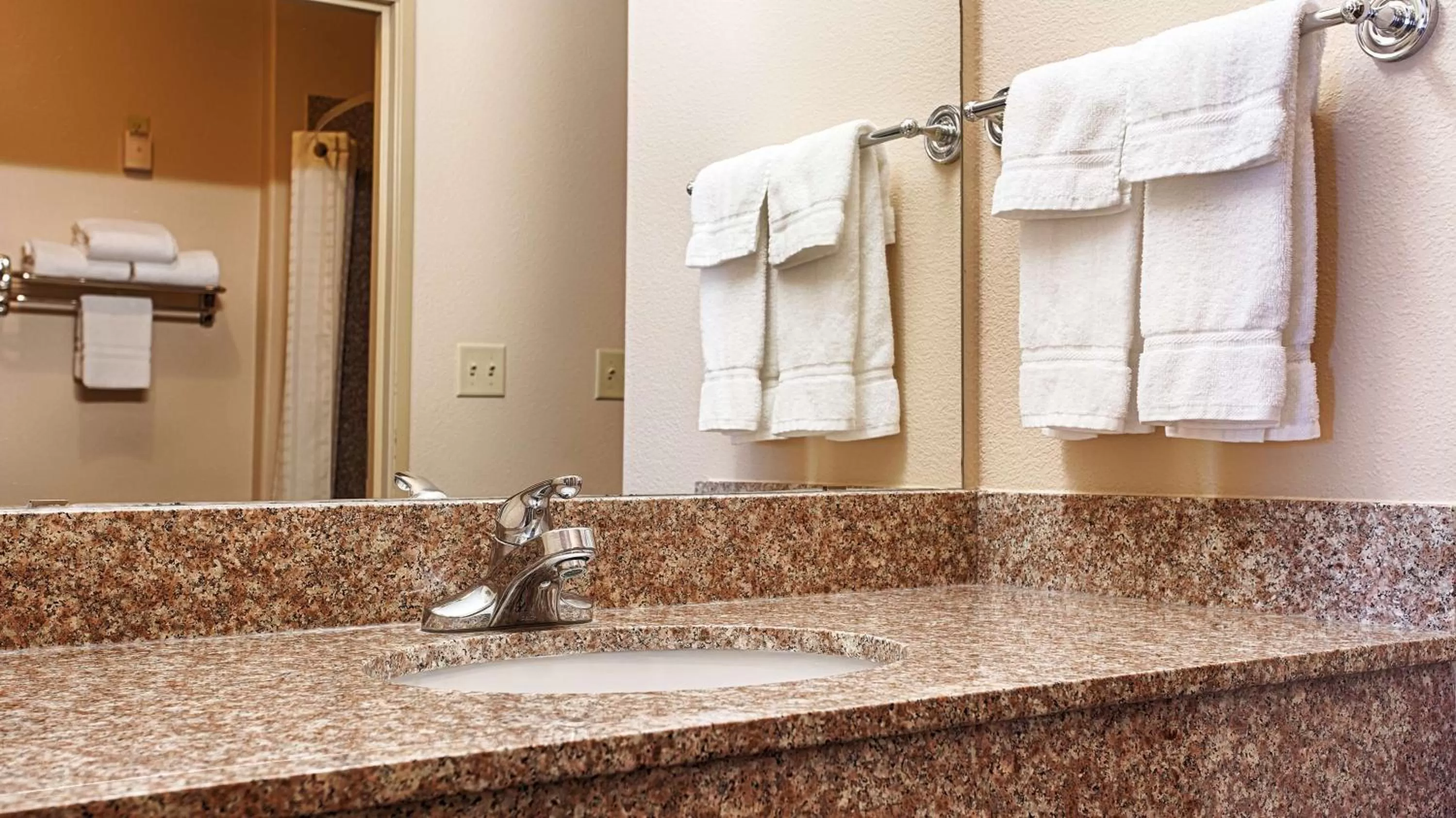 Photo of the whole room in Quality Inn Perryton