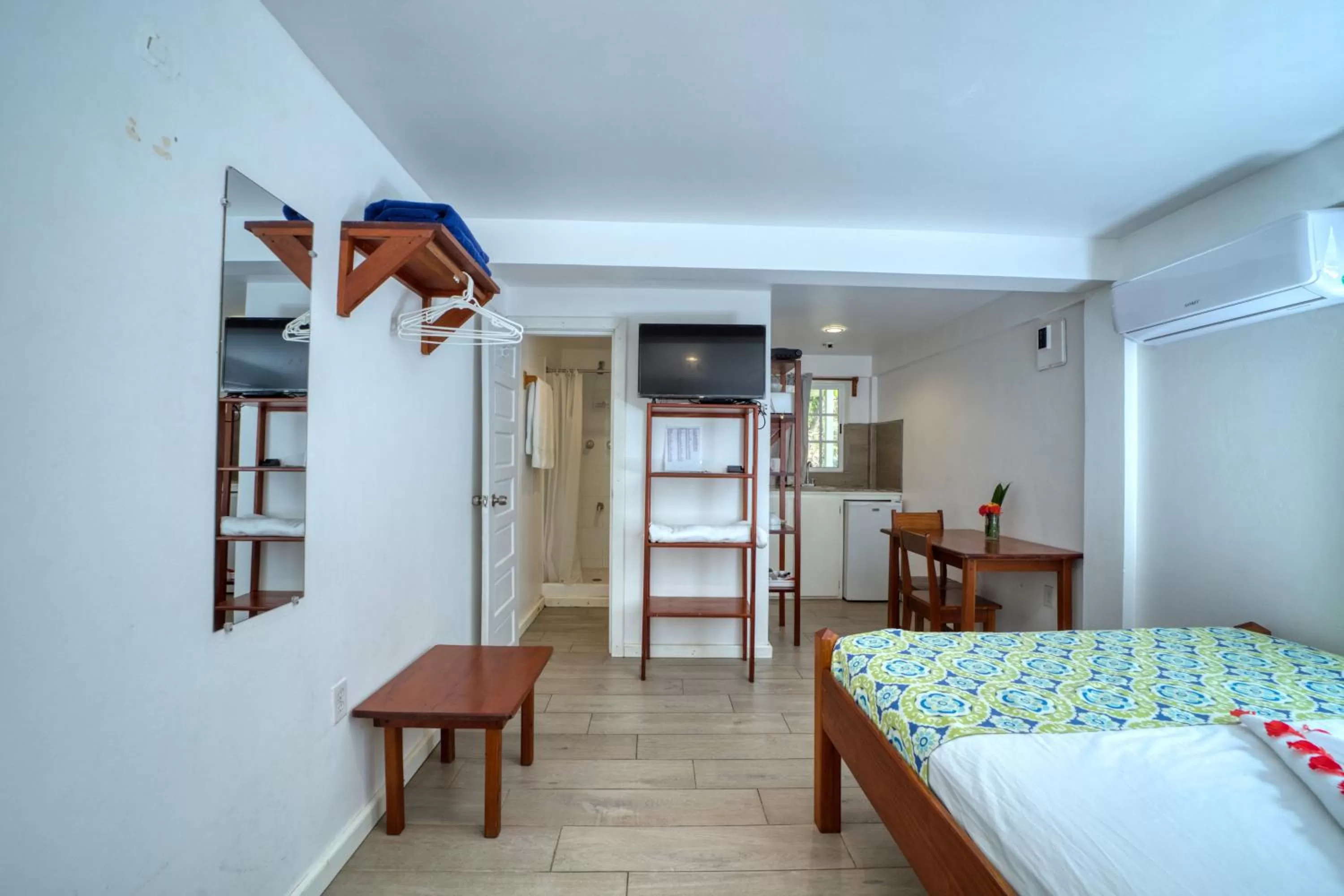 Photo of the whole room, Bed in Placencia Villas