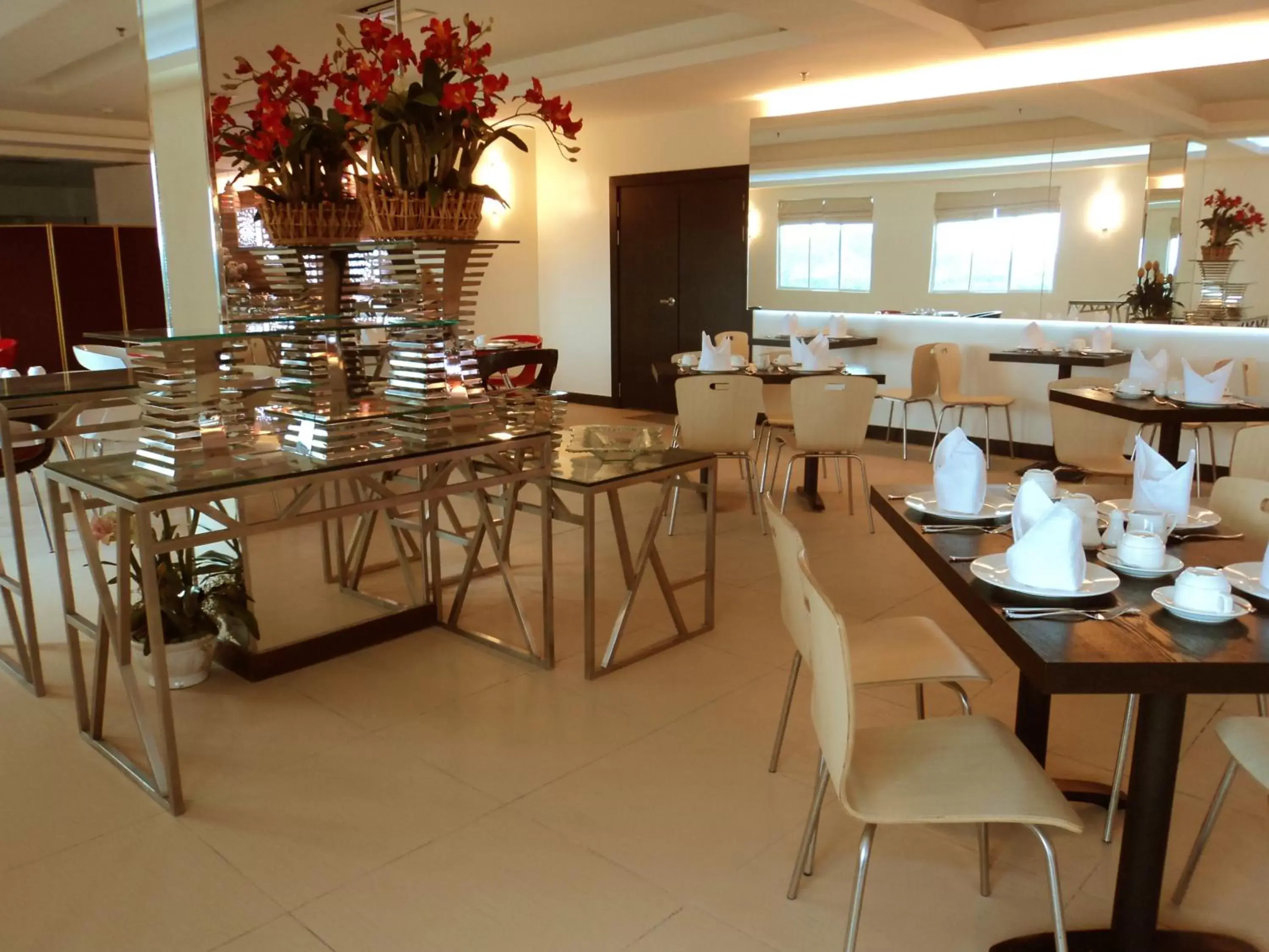 Restaurant/Places to Eat in My Inn Hotel Lahad Datu, Sabah