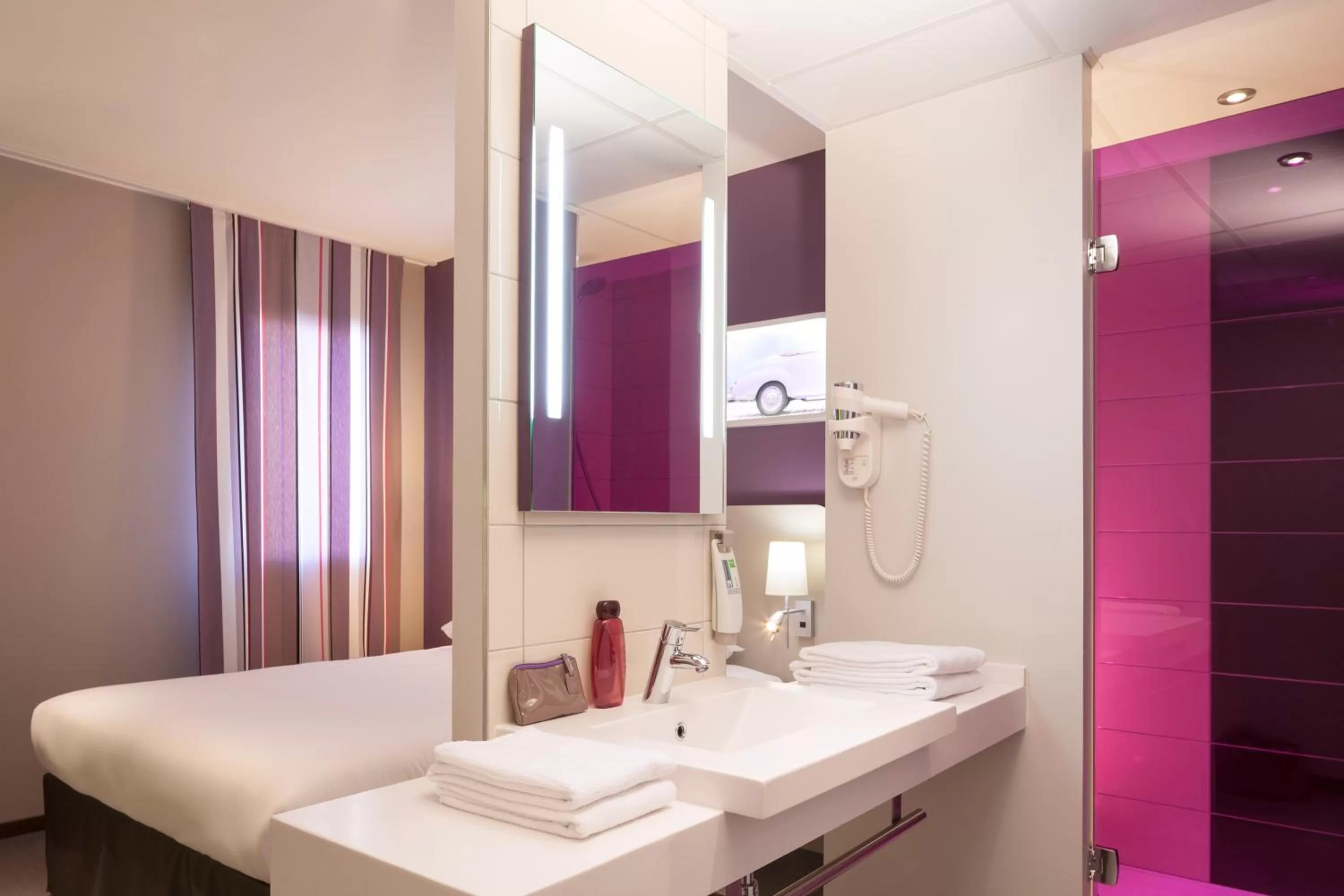 Bathroom in ibis Styles Montbéliard