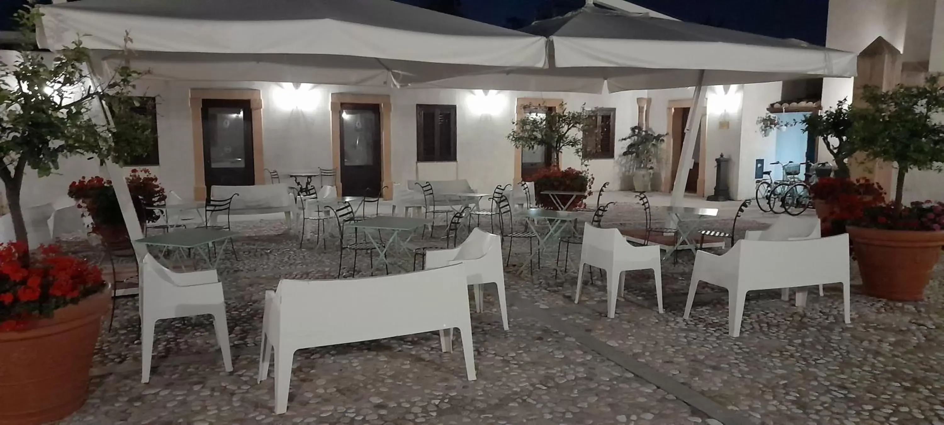 Night, Restaurant/Places to Eat in Hotel Villa Lampedusa