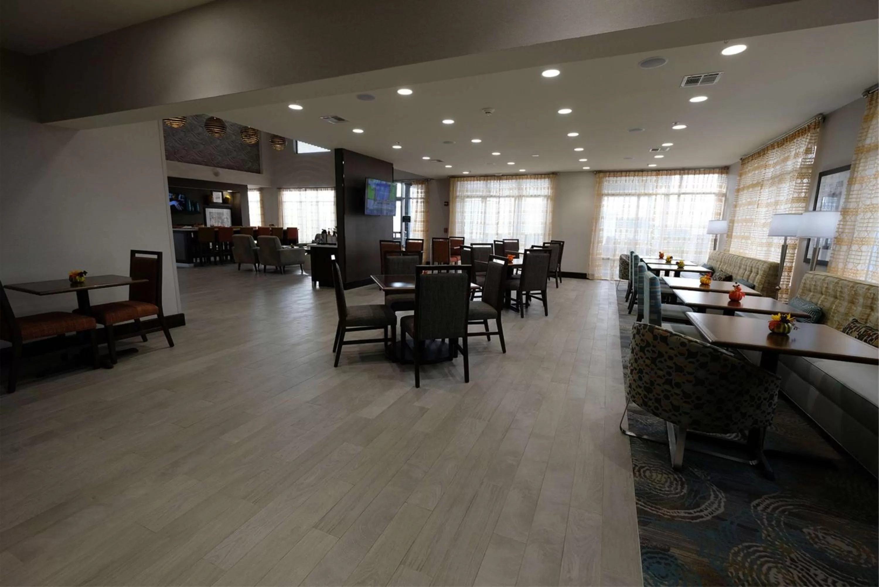 Dining area in Hampton Inn Searcy Arkansas
