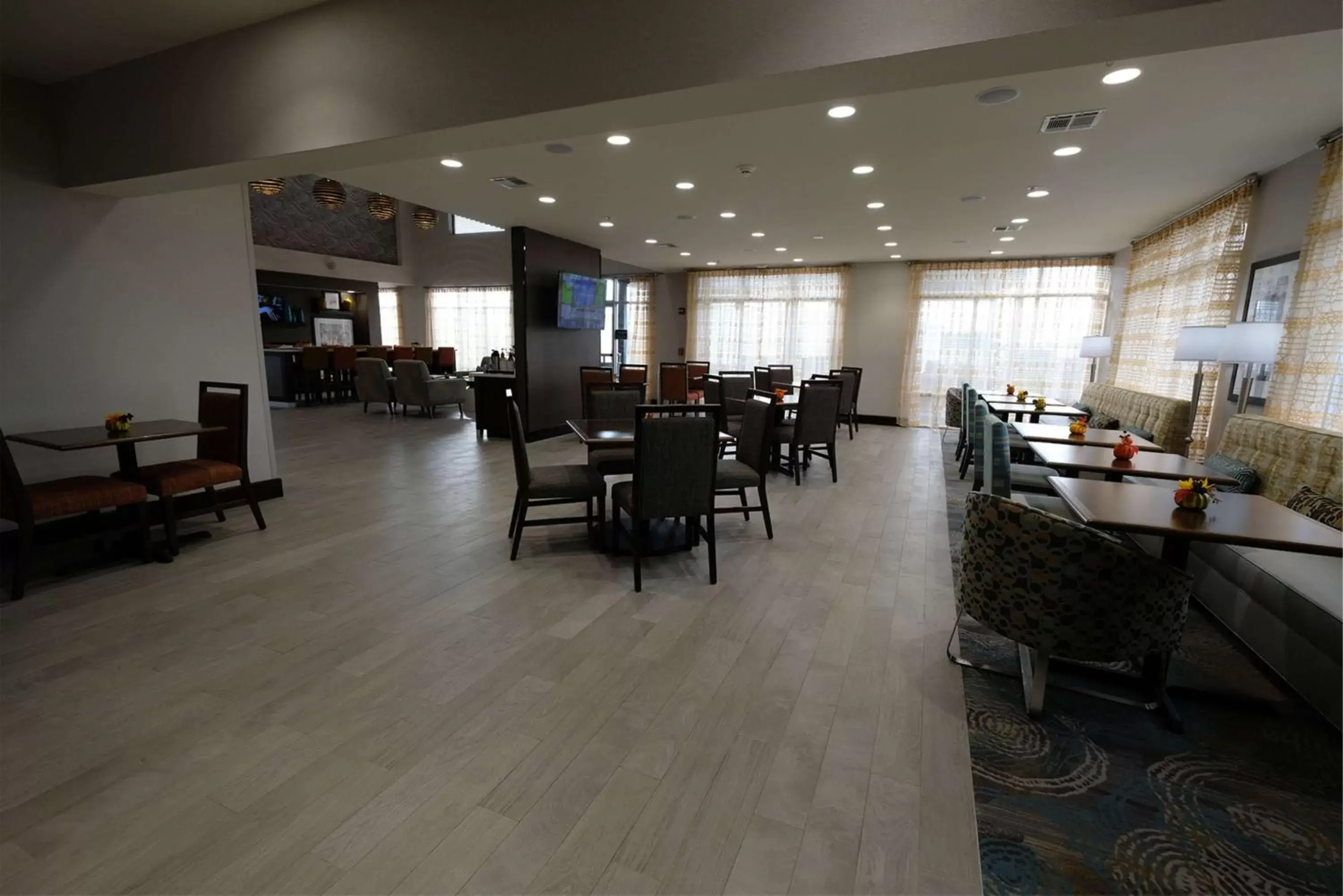 Dining area, Restaurant/Places to Eat in Hampton Inn Searcy Arkansas