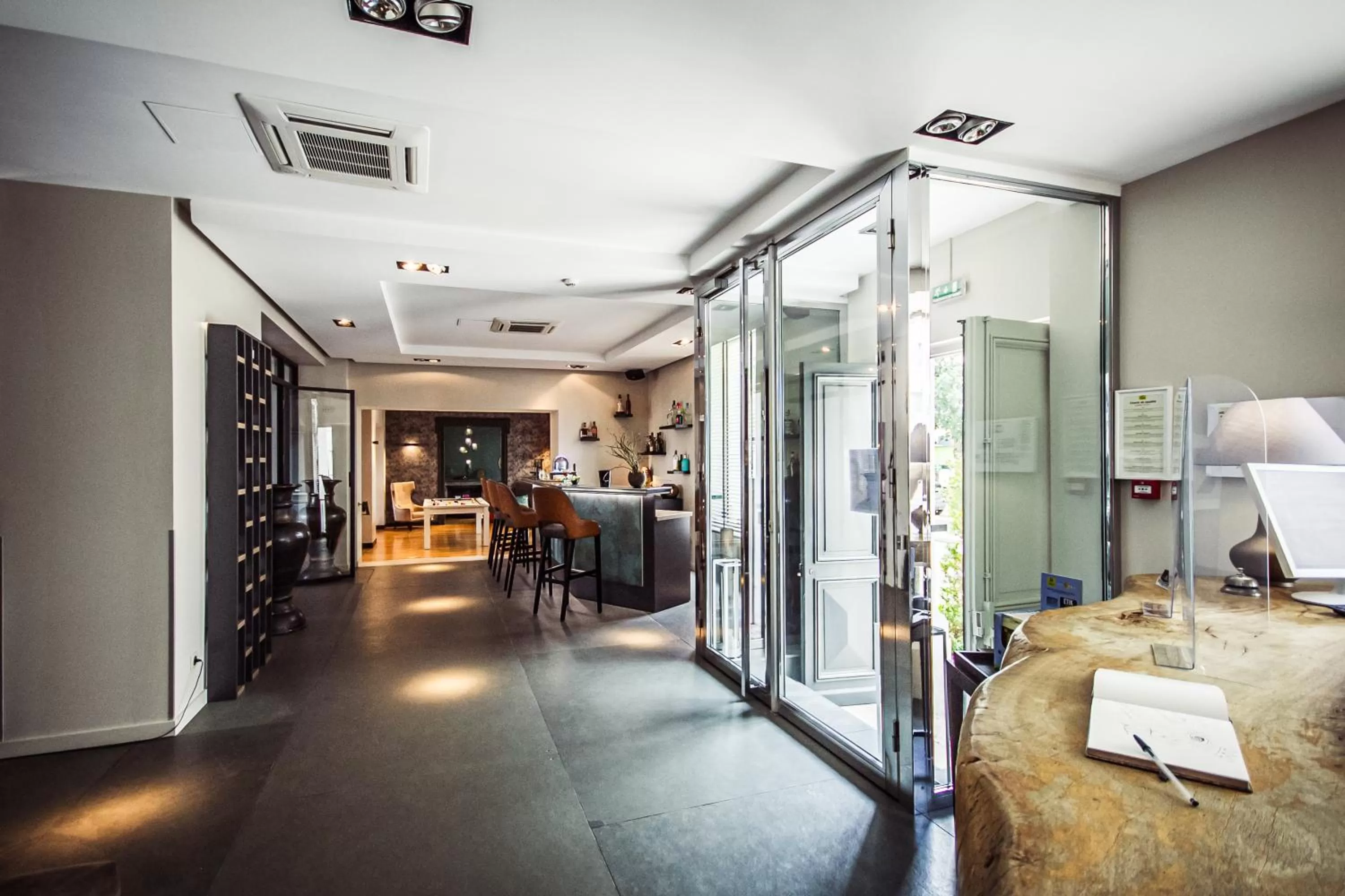 Lobby or reception, Bed in Logis Villa C Hôtel