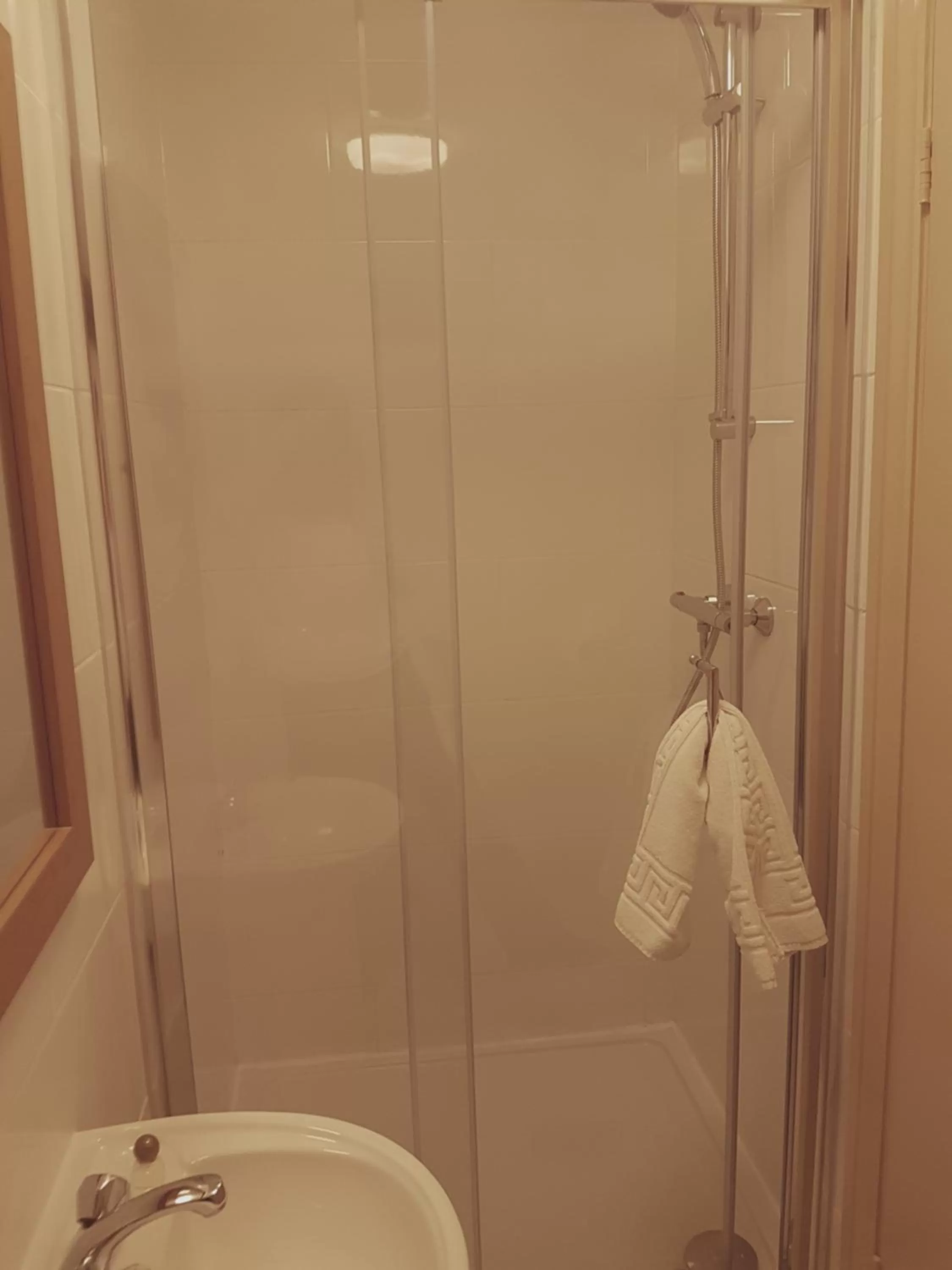 Shower in The Moseley Arms