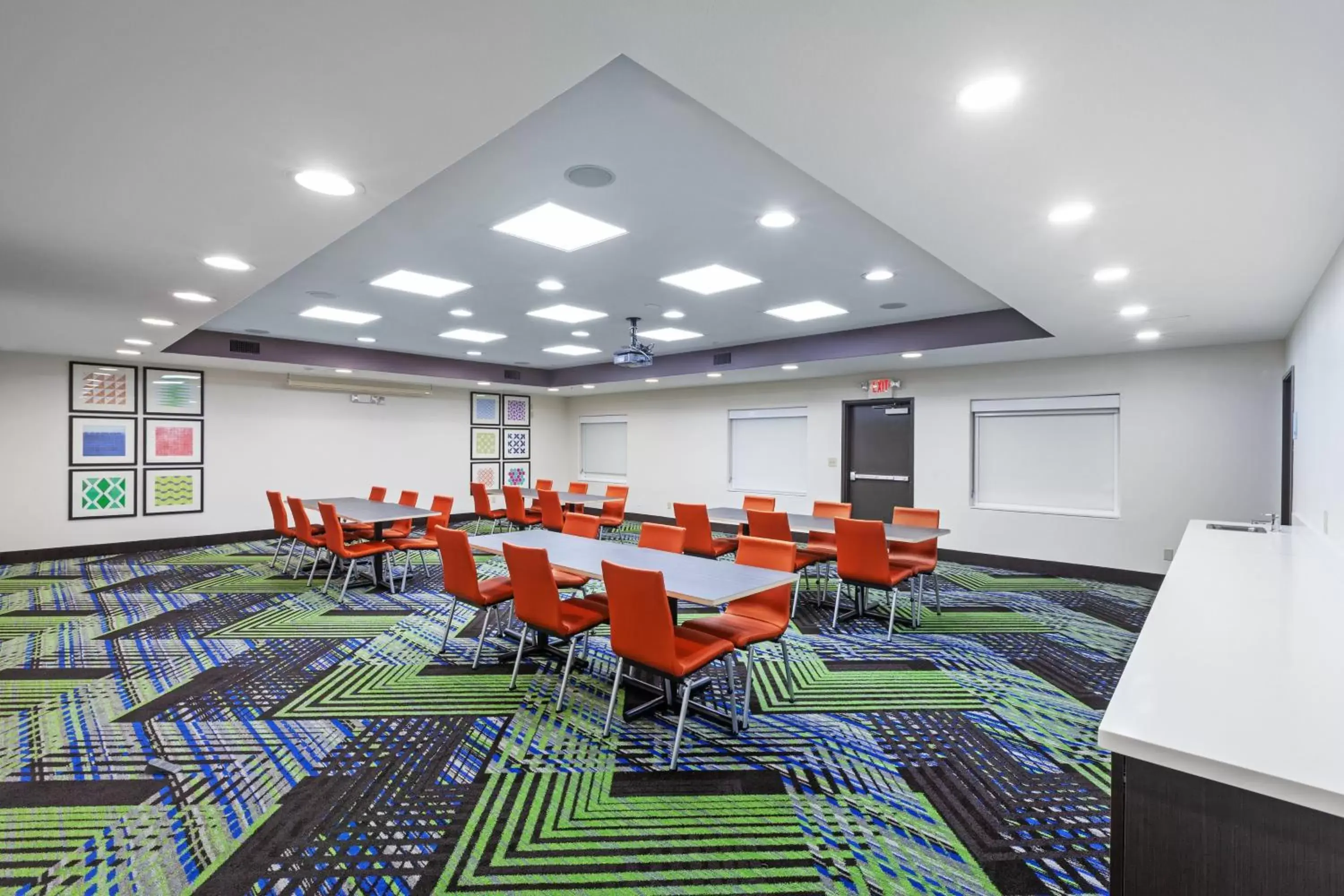 Meeting/conference room in Holiday Inn Express Sealy, an IHG Hotel