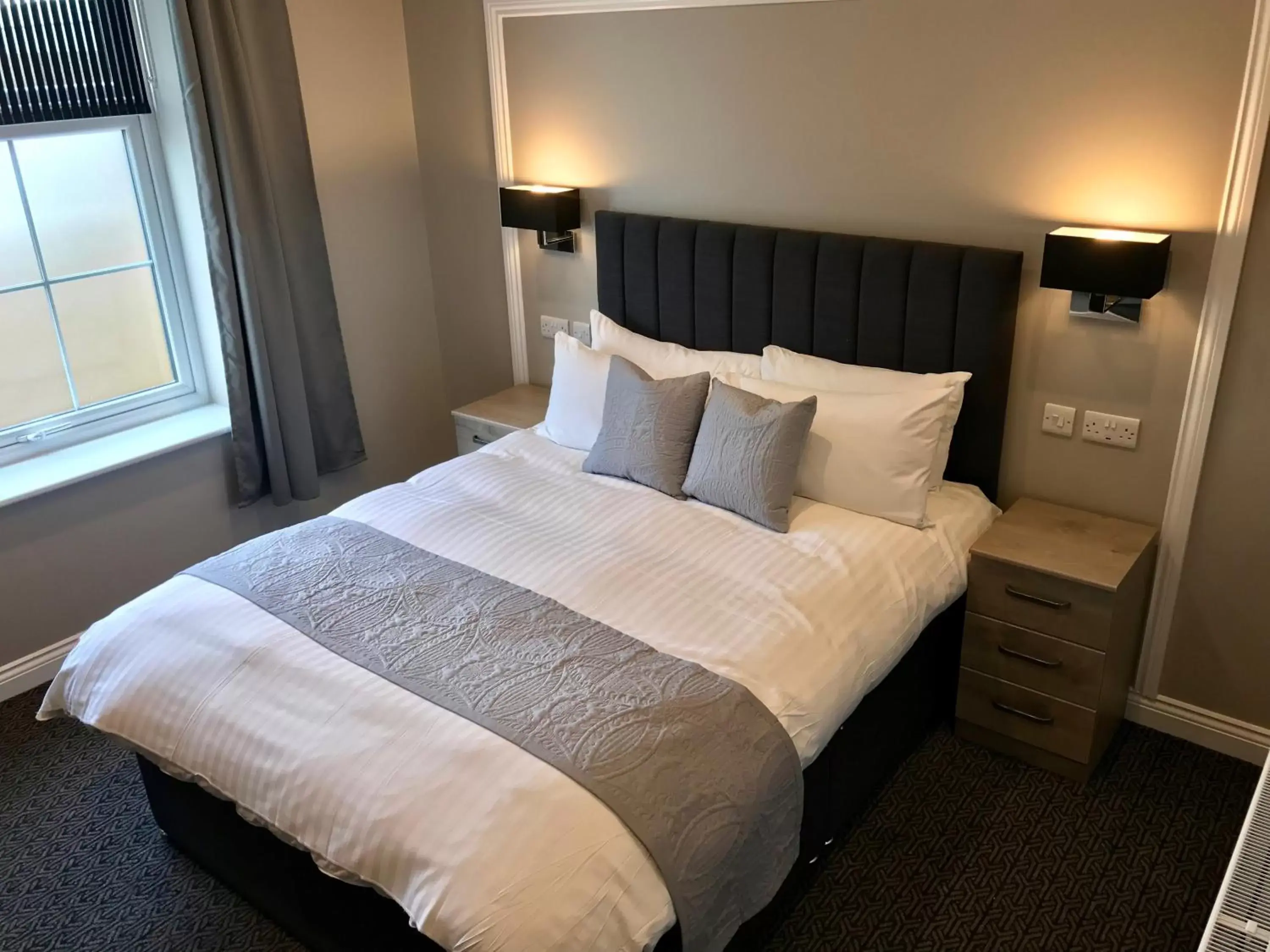 Bedroom, Bed in The Raven Hotel Bedroom, Bed in The Raven Hotel