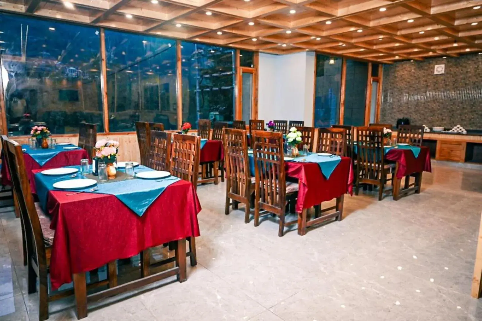 Restaurant/Places to Eat in OLD MANALI RETREAT