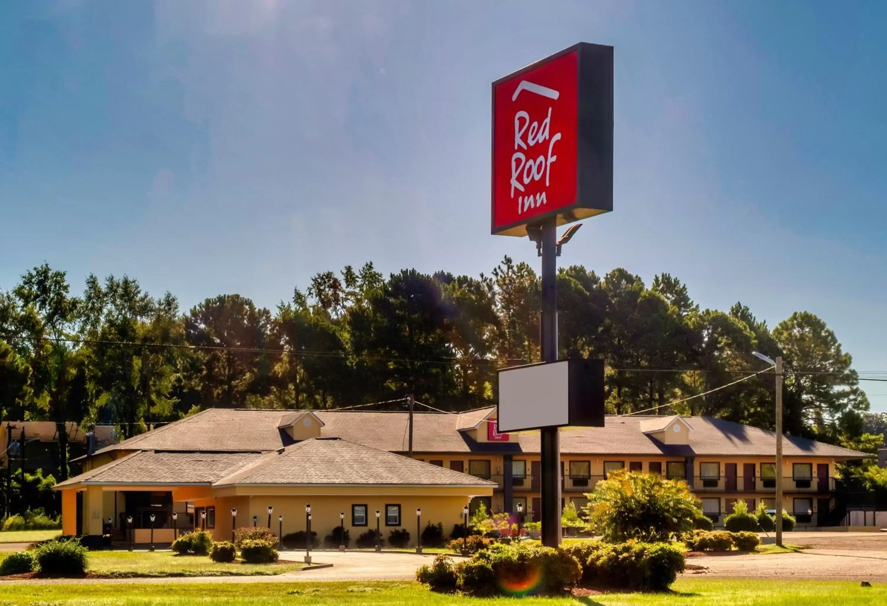 Property Building in Red Roof Inn Columbus, MS