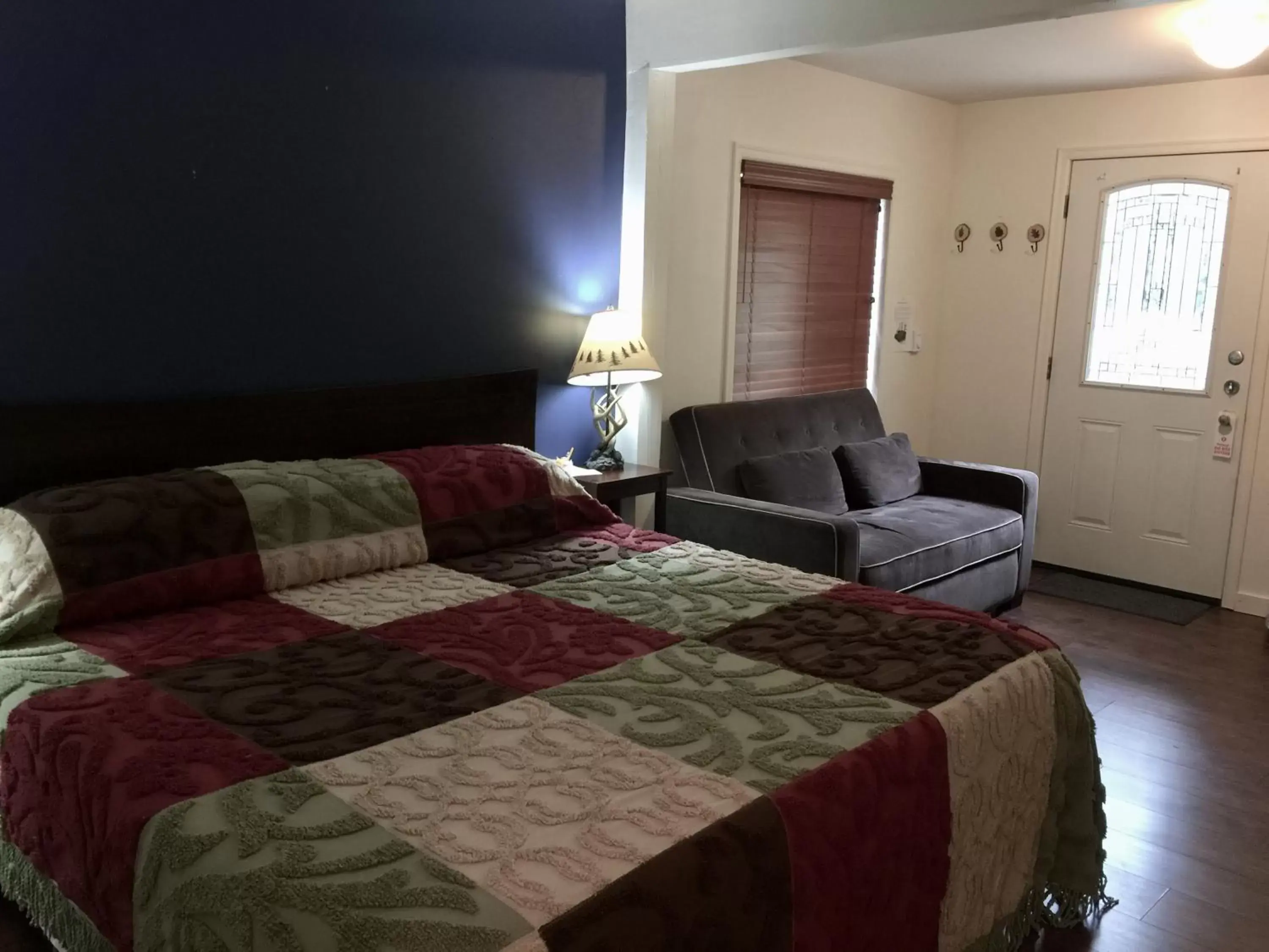 Pond Studio Suite (Pet Friendly) in Alexander's Lodge