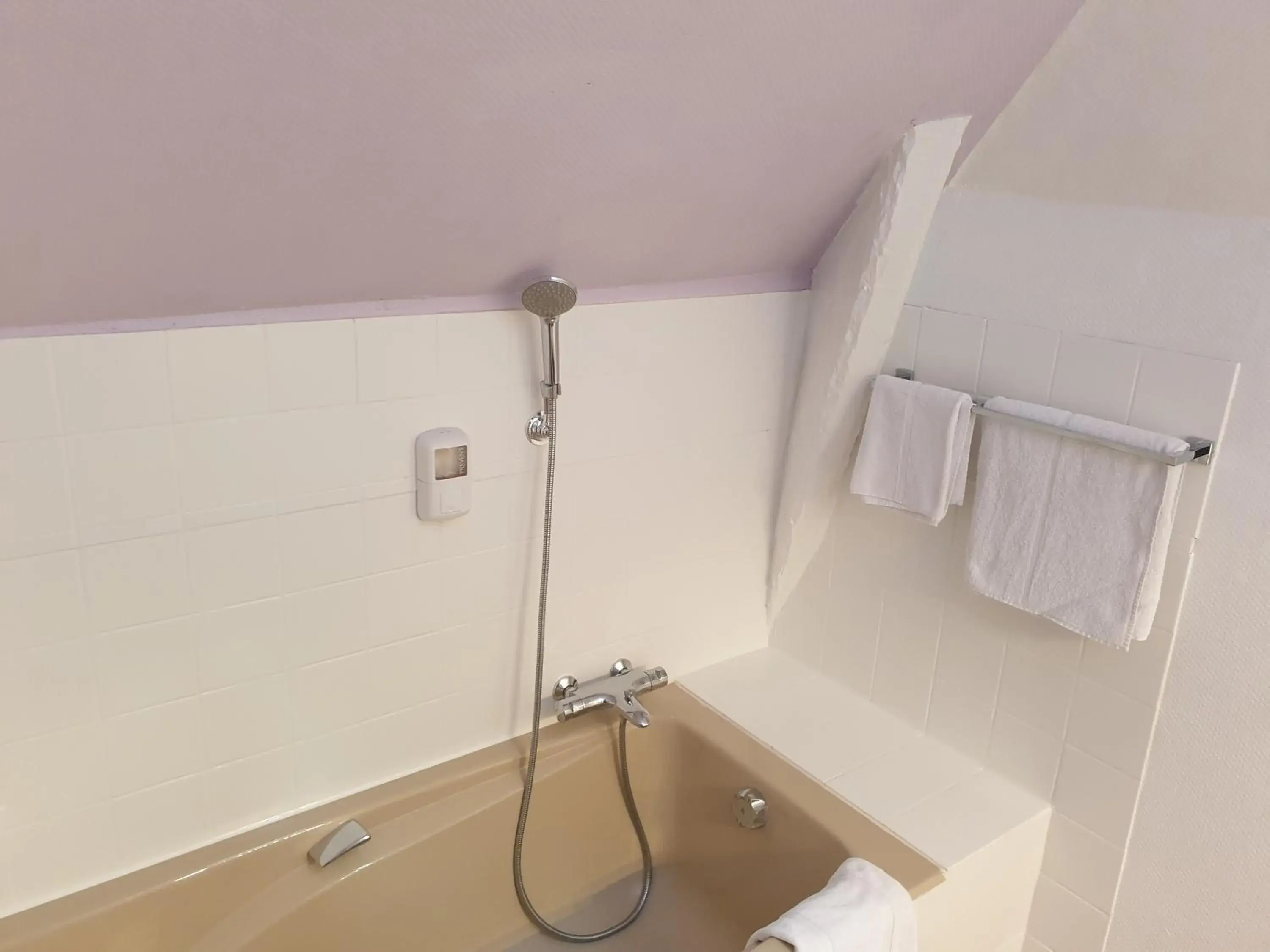Bathroom in Hôtel Le Rohan