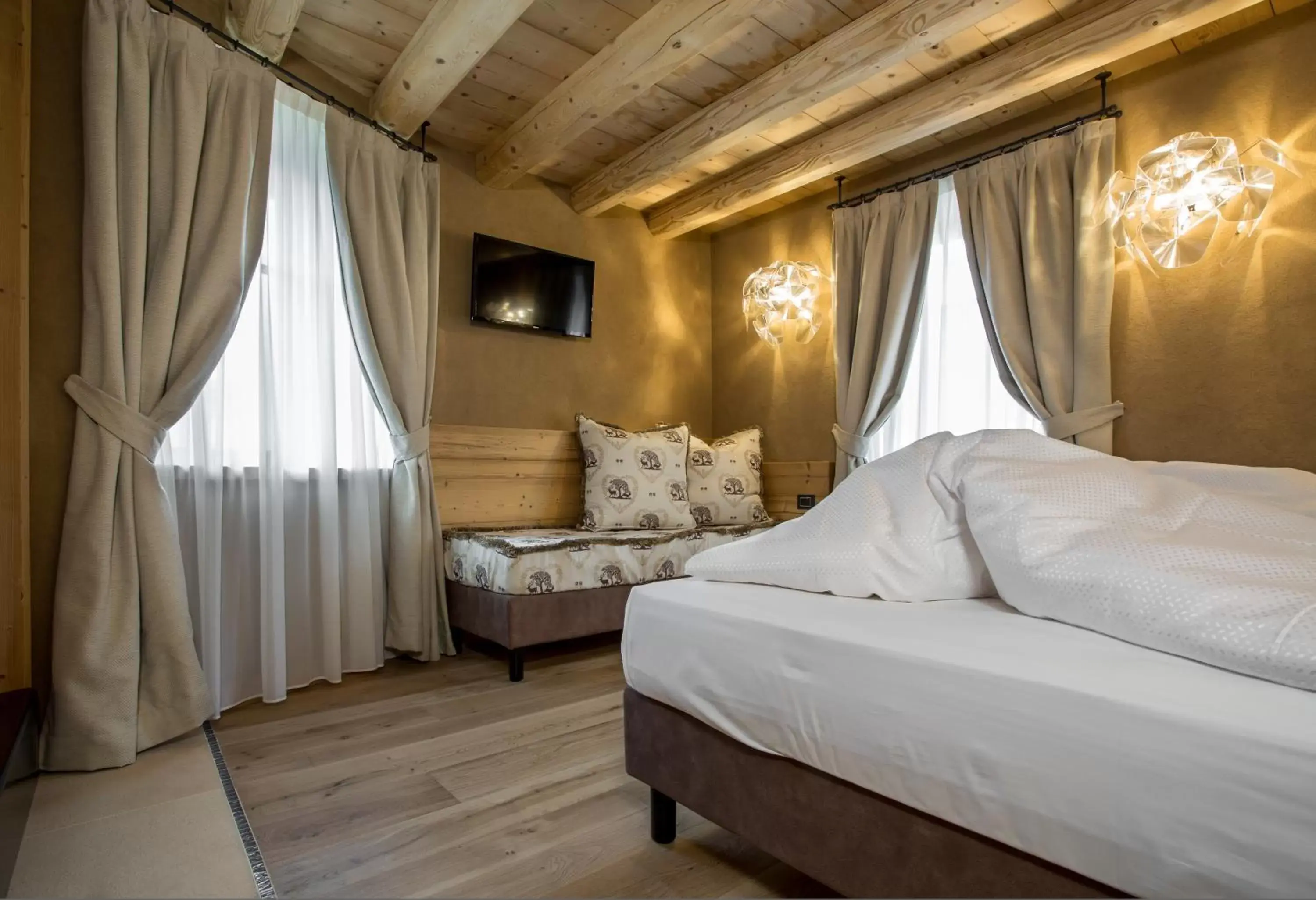 Decorative detail, Bed in Hotel Orso Grigio