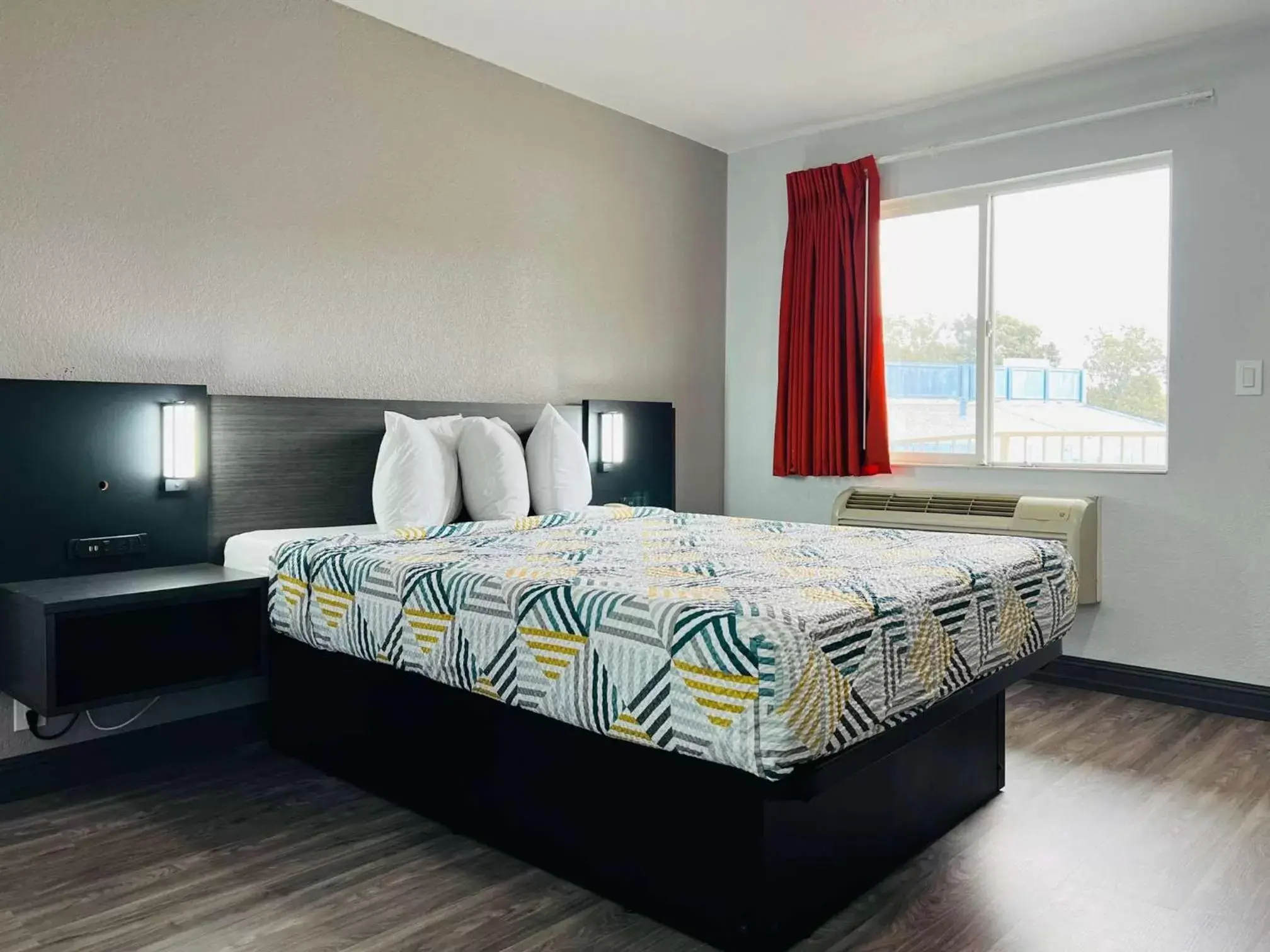 Bedroom, Bed in Motel 6-La Mesa, CA - San Diego