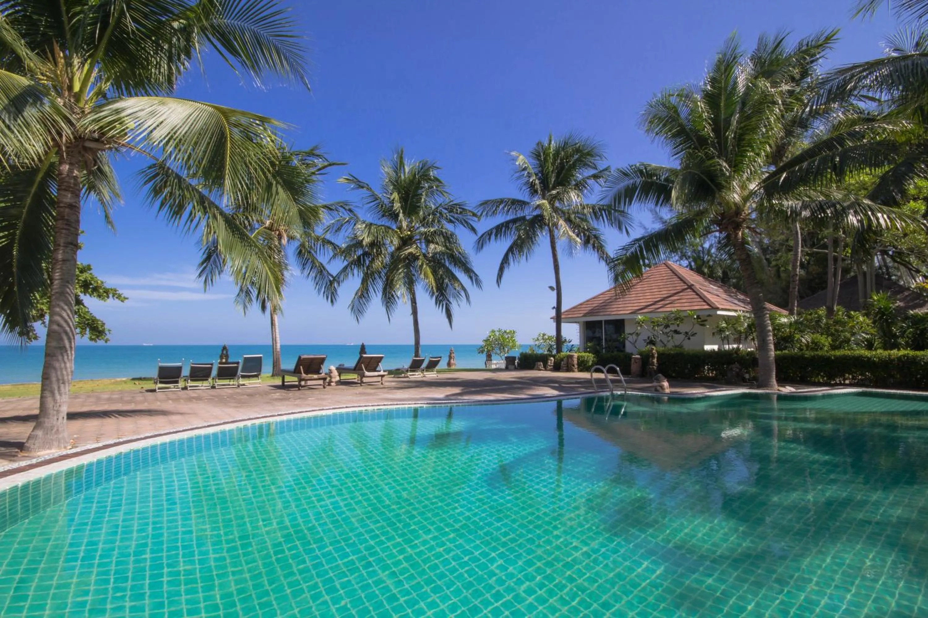 Swimming pool in Rajapruek Samui Resort - SHA Plus