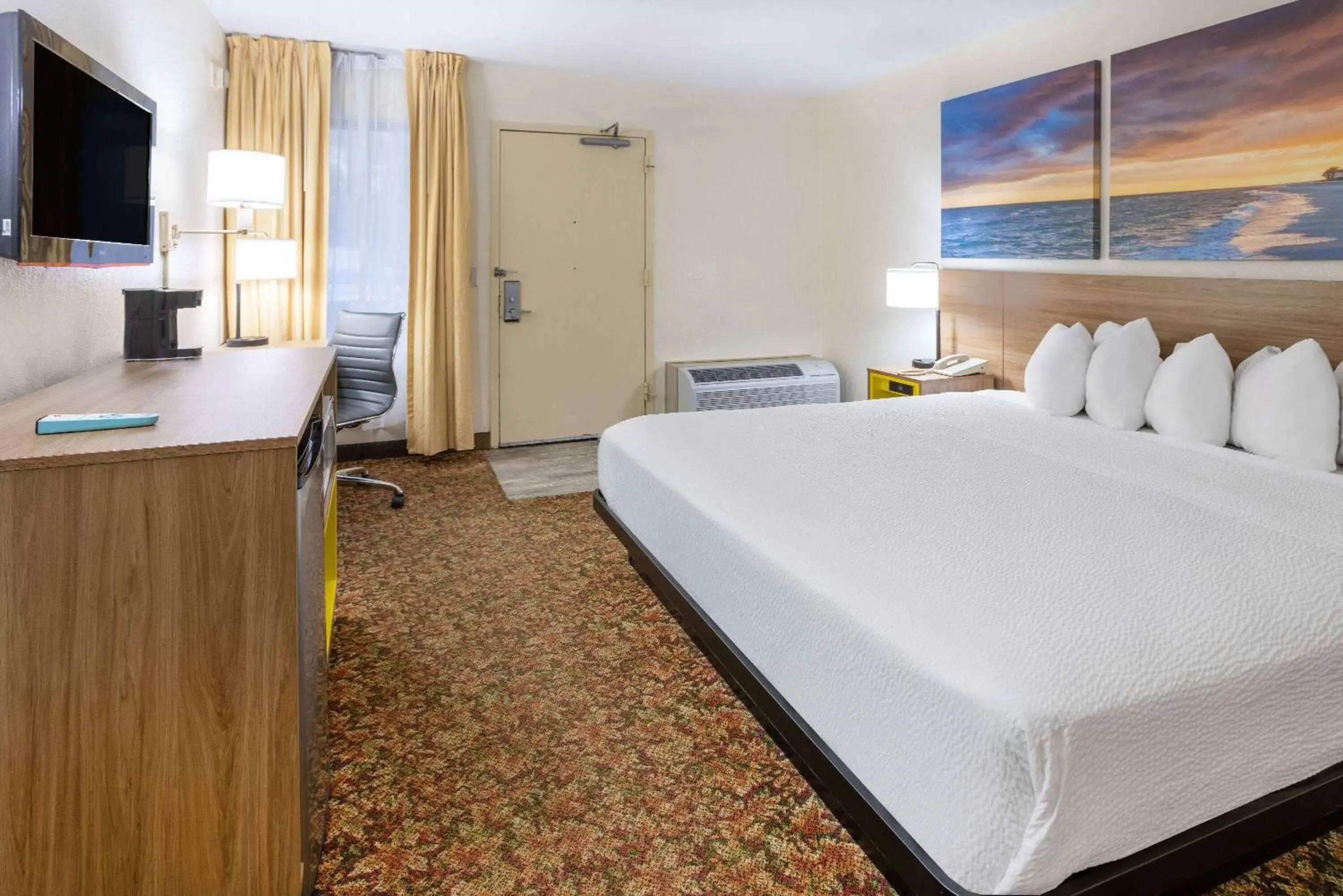 Photo of the whole room, Bed in Hotel Carolina A Days Inn by Wyndham