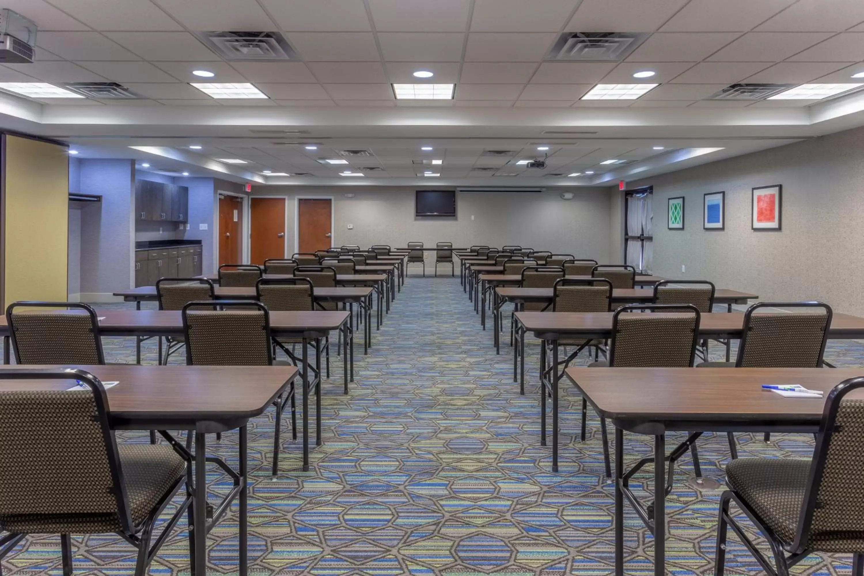 Meeting/conference room in Holiday Inn Express - Indianapolis - Southeast, an IHG Hotel